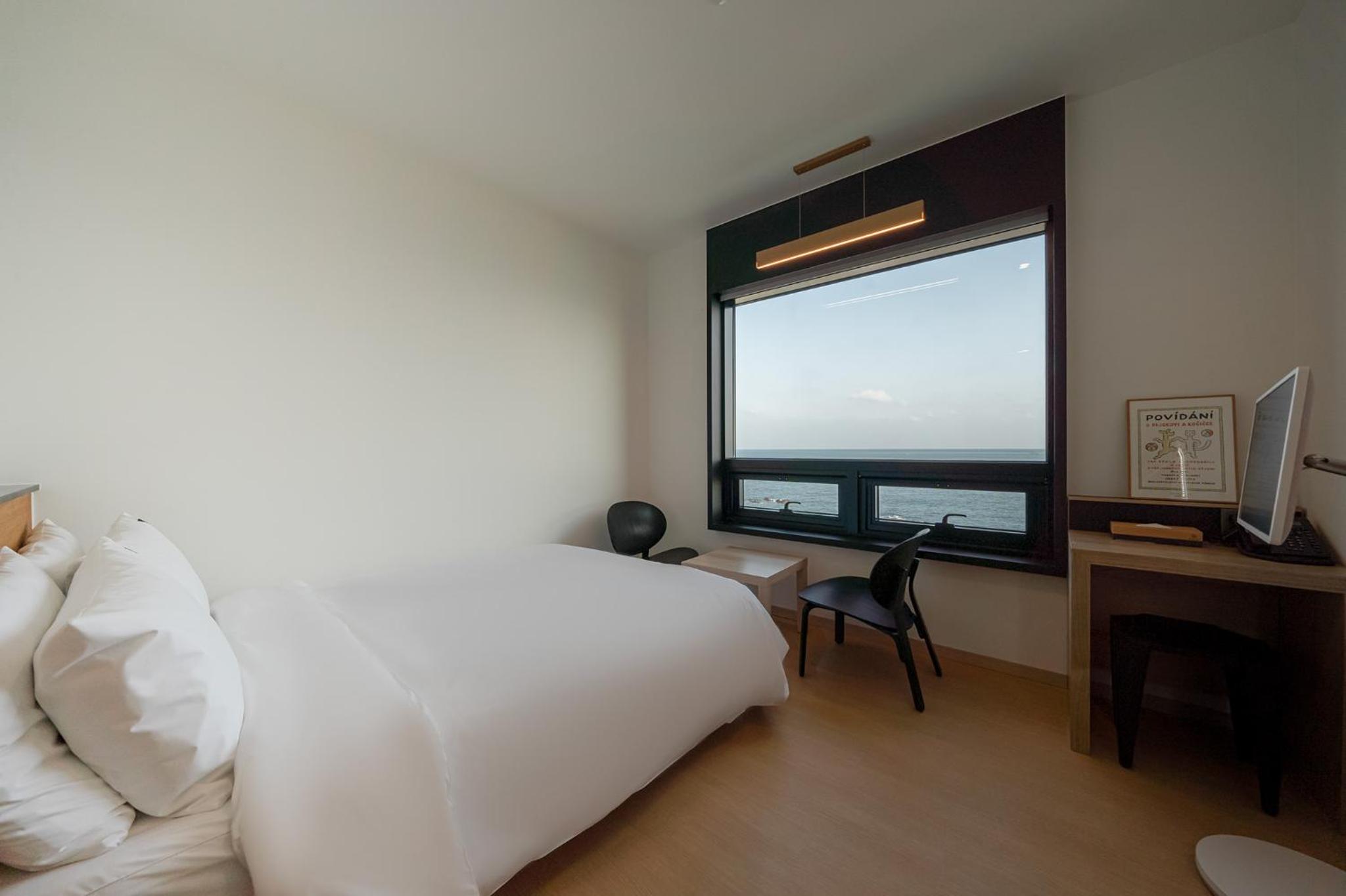 Deluxe Double Room with Sea View - Photo 2