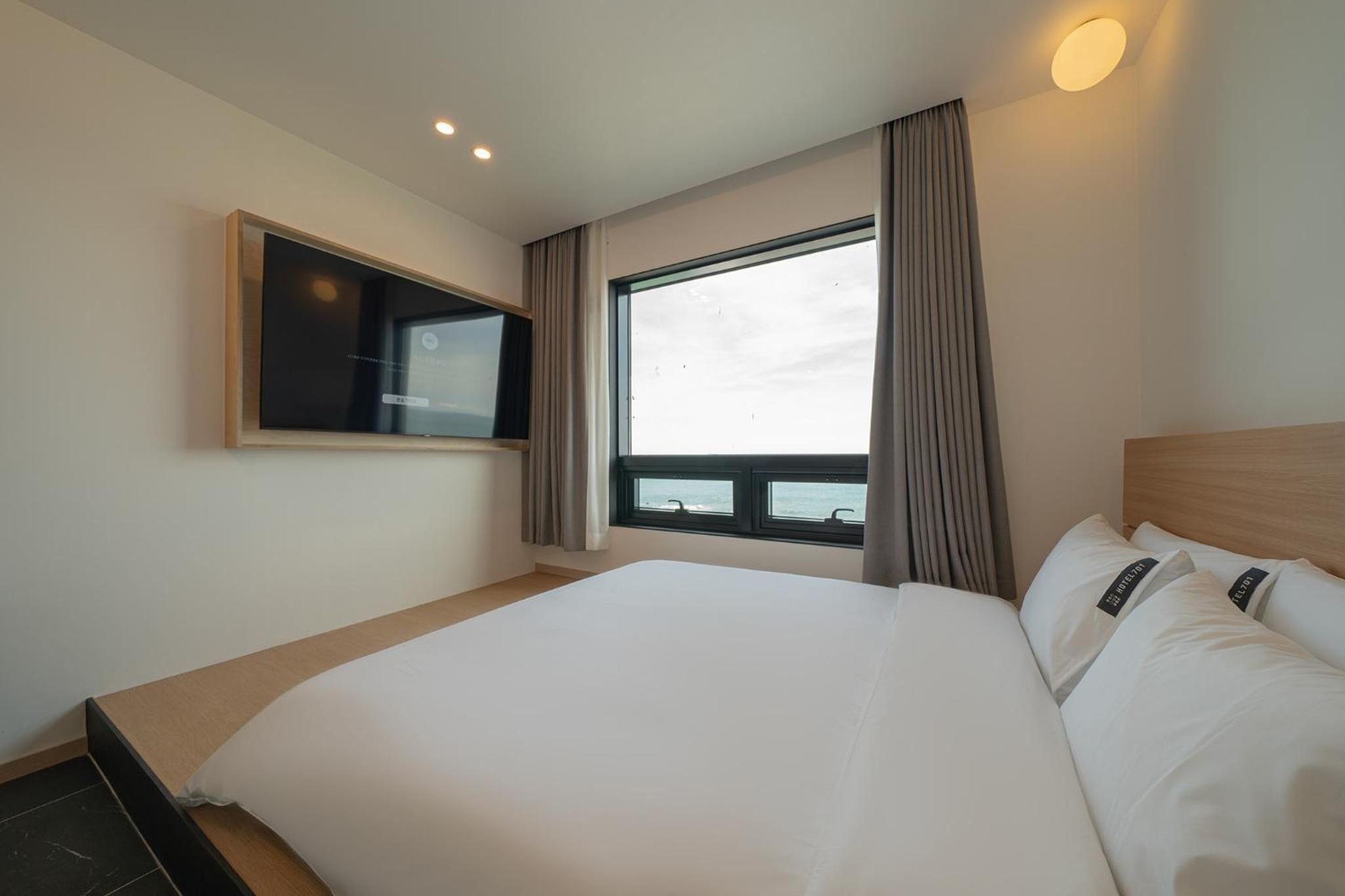 Deluxe Double Room with Sea View - Photo 4