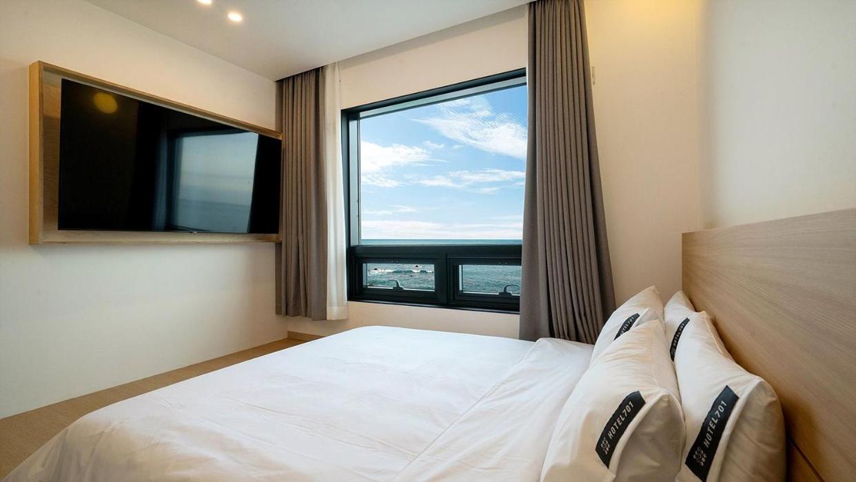 Deluxe Double Room with Sea View - Photo 7