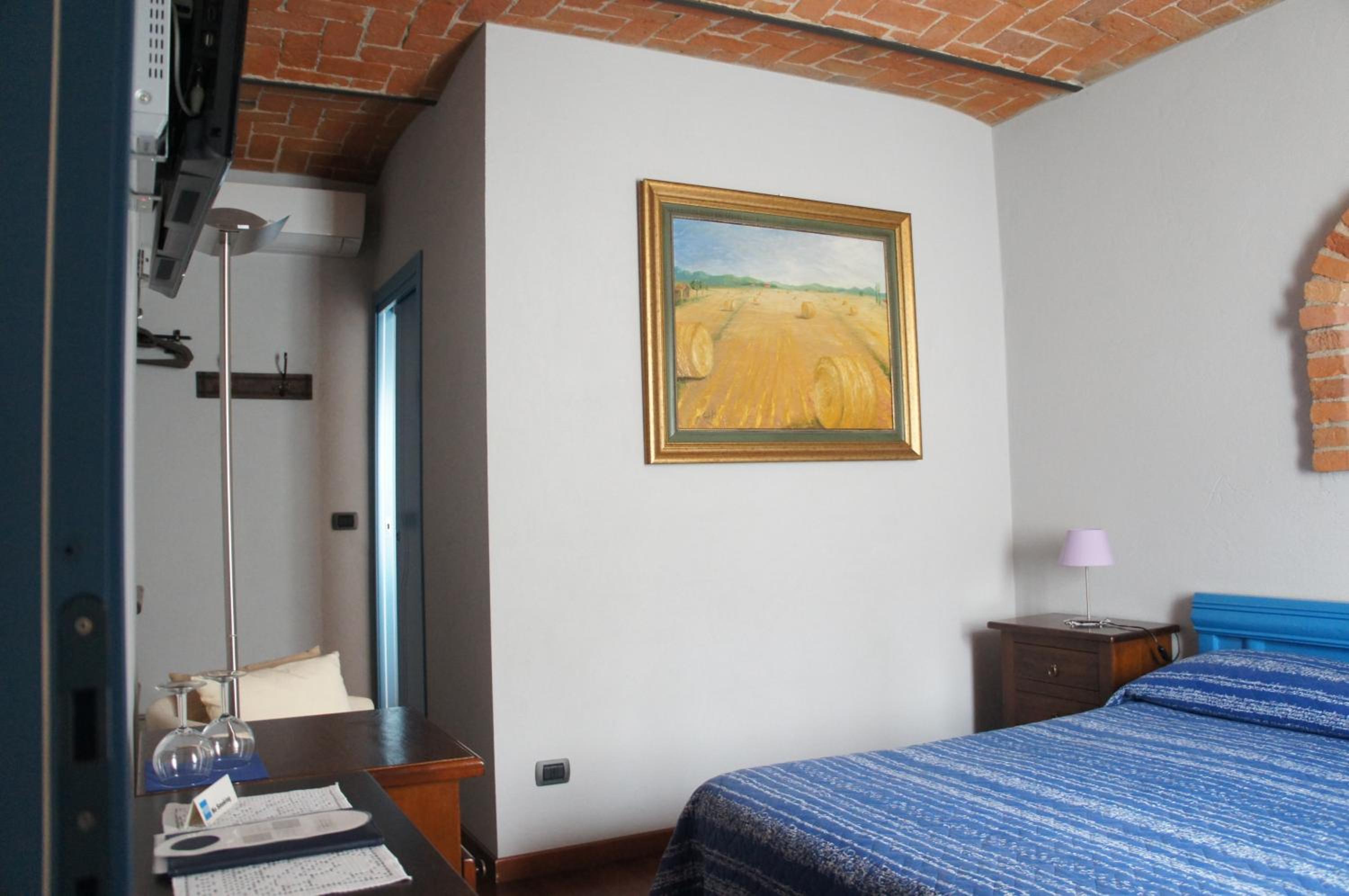 Standard Double or Twin Room - Photo 3