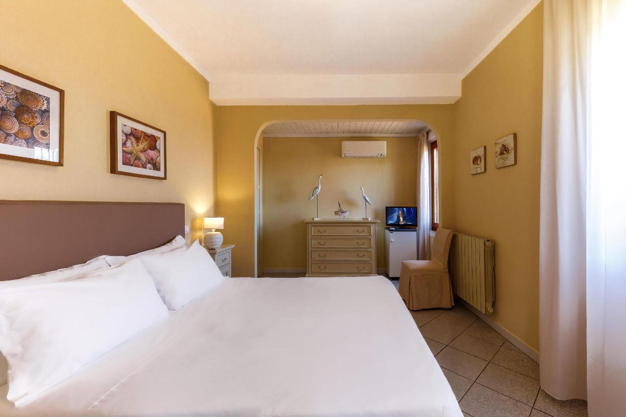 Double or Twin Room with Garden View photo 3
