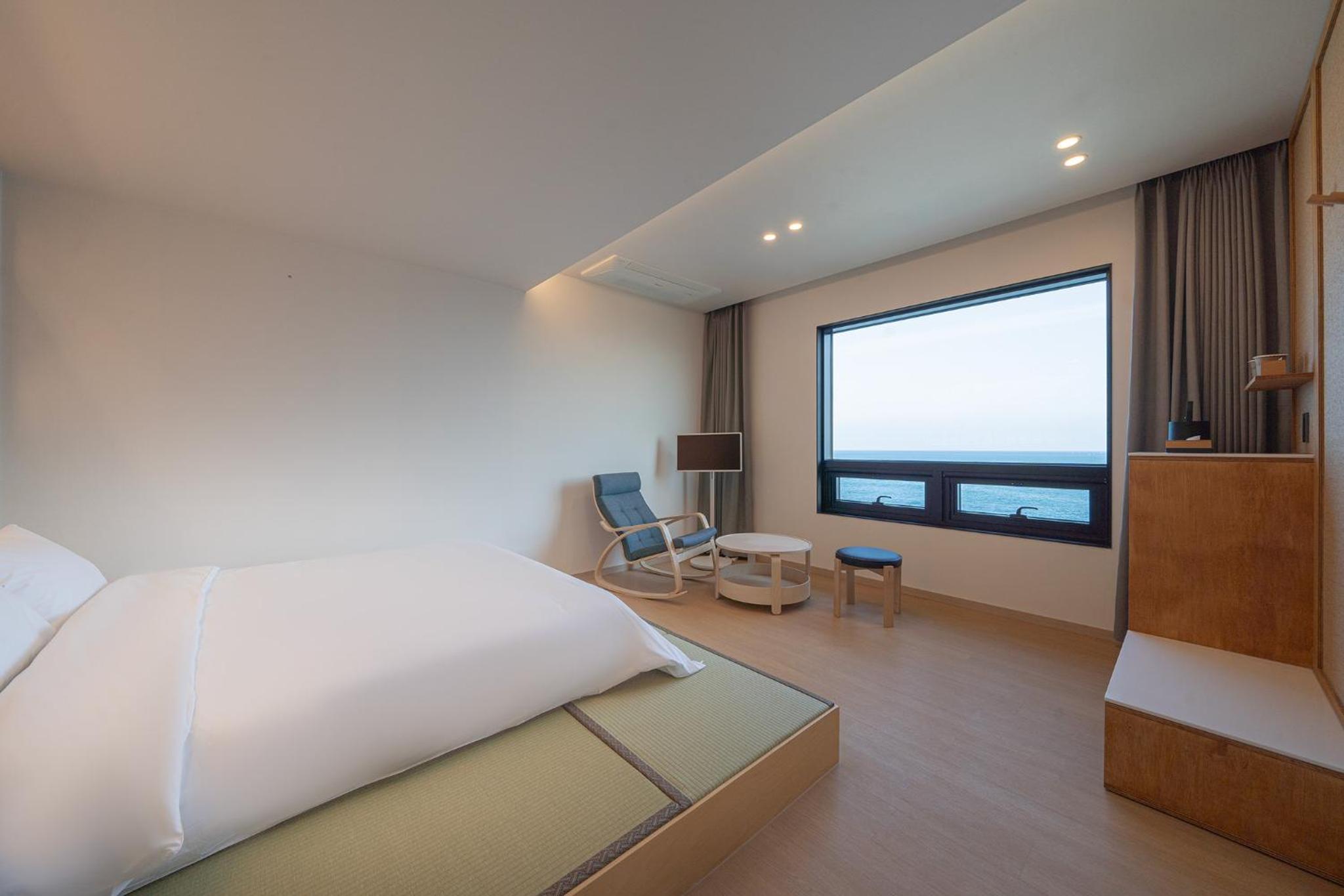 Junior Suite with Sea View - Photo 1