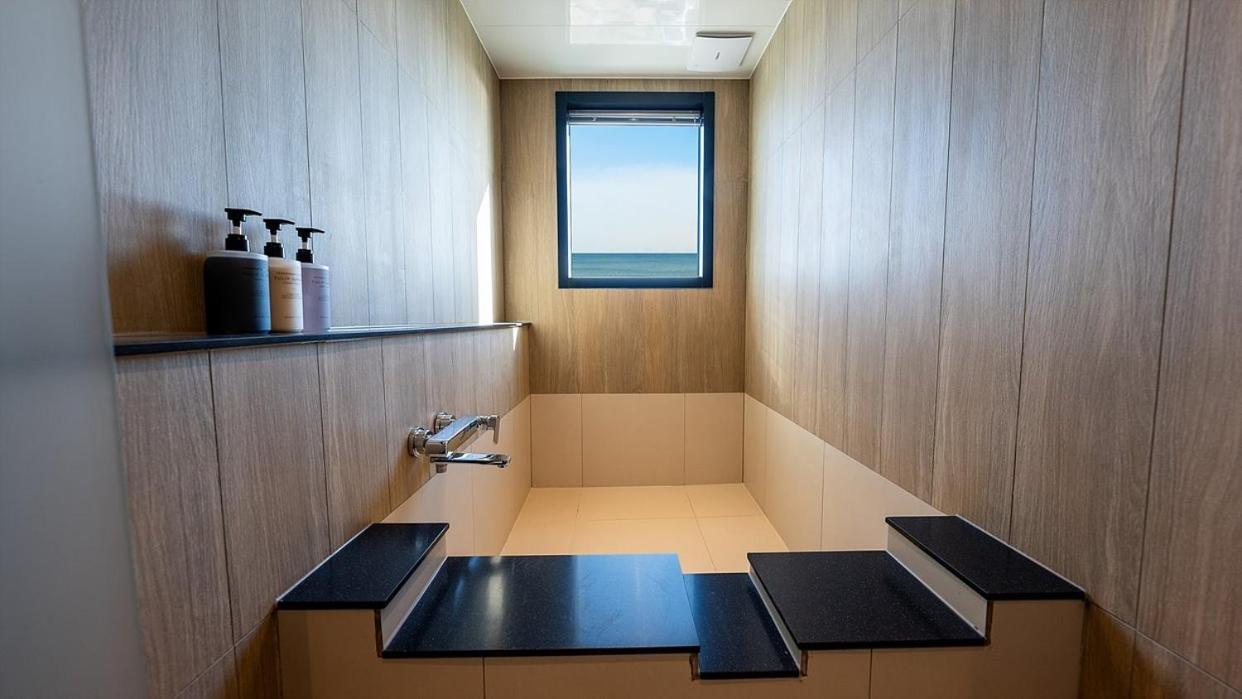 Junior Suite with Sea View - Photo 7