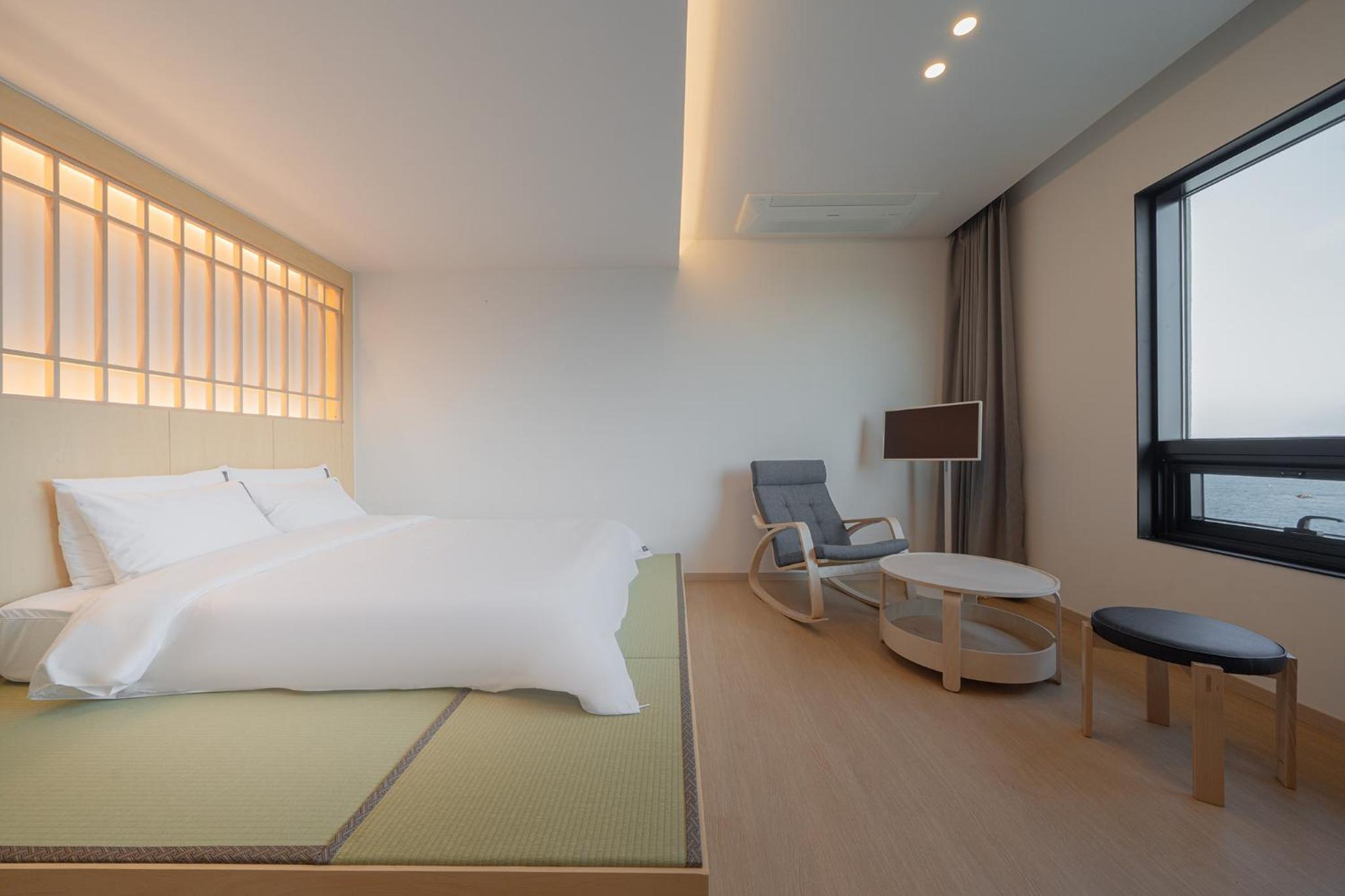 Junior Suite with Sea View - Photo 3
