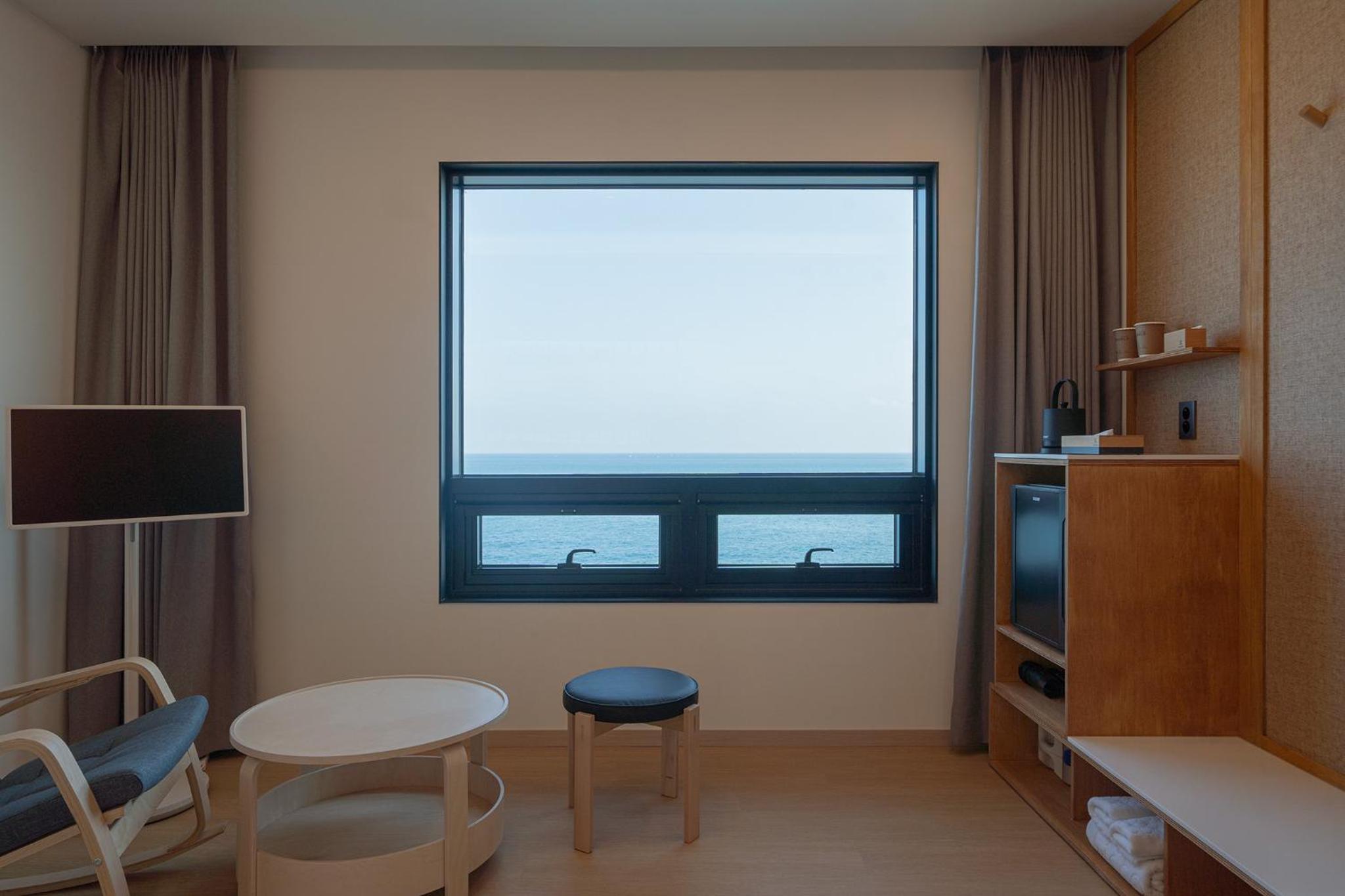 Junior Suite with Sea View - Photo 8