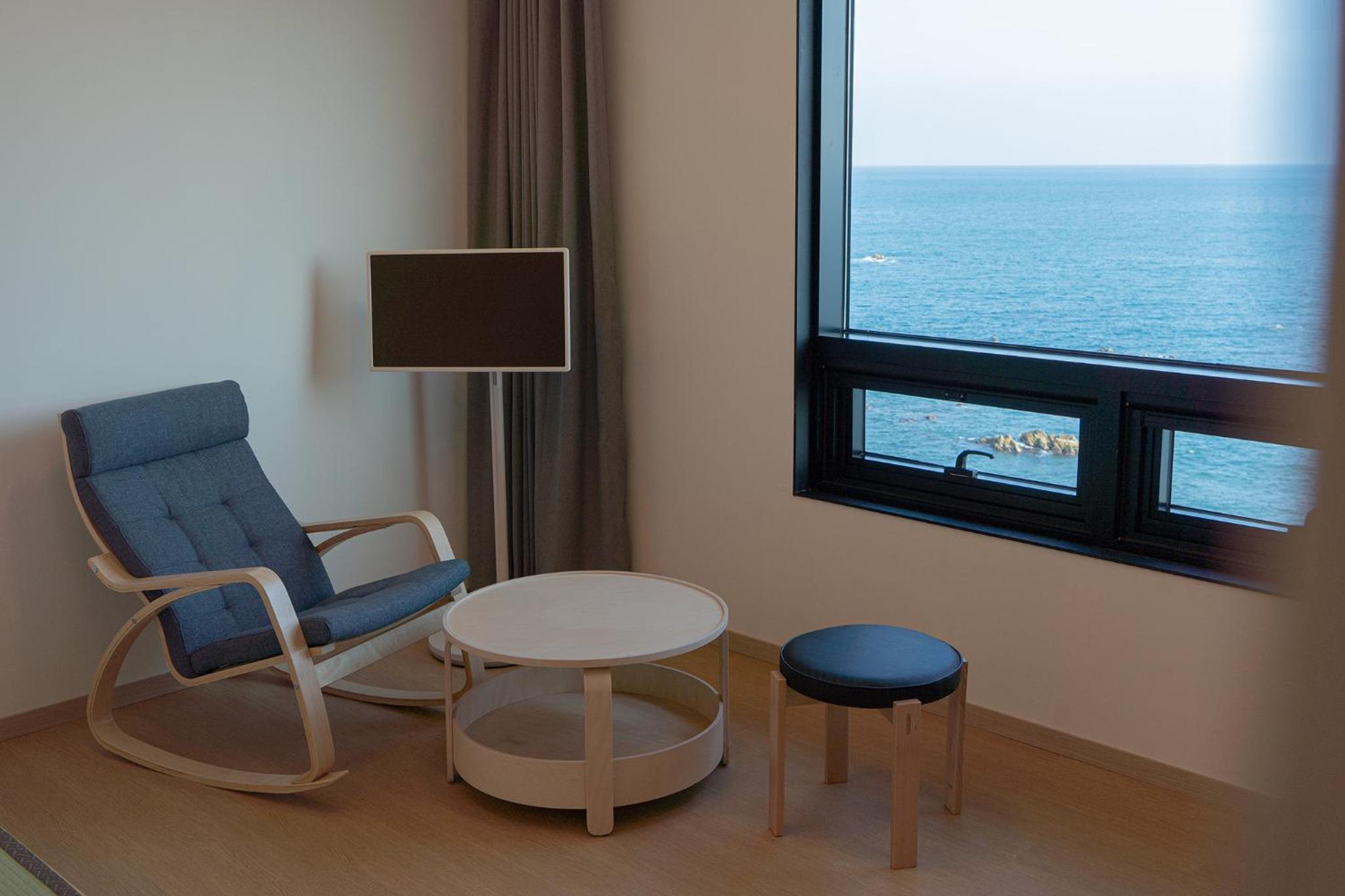 Junior Suite with Sea View - Photo 4
