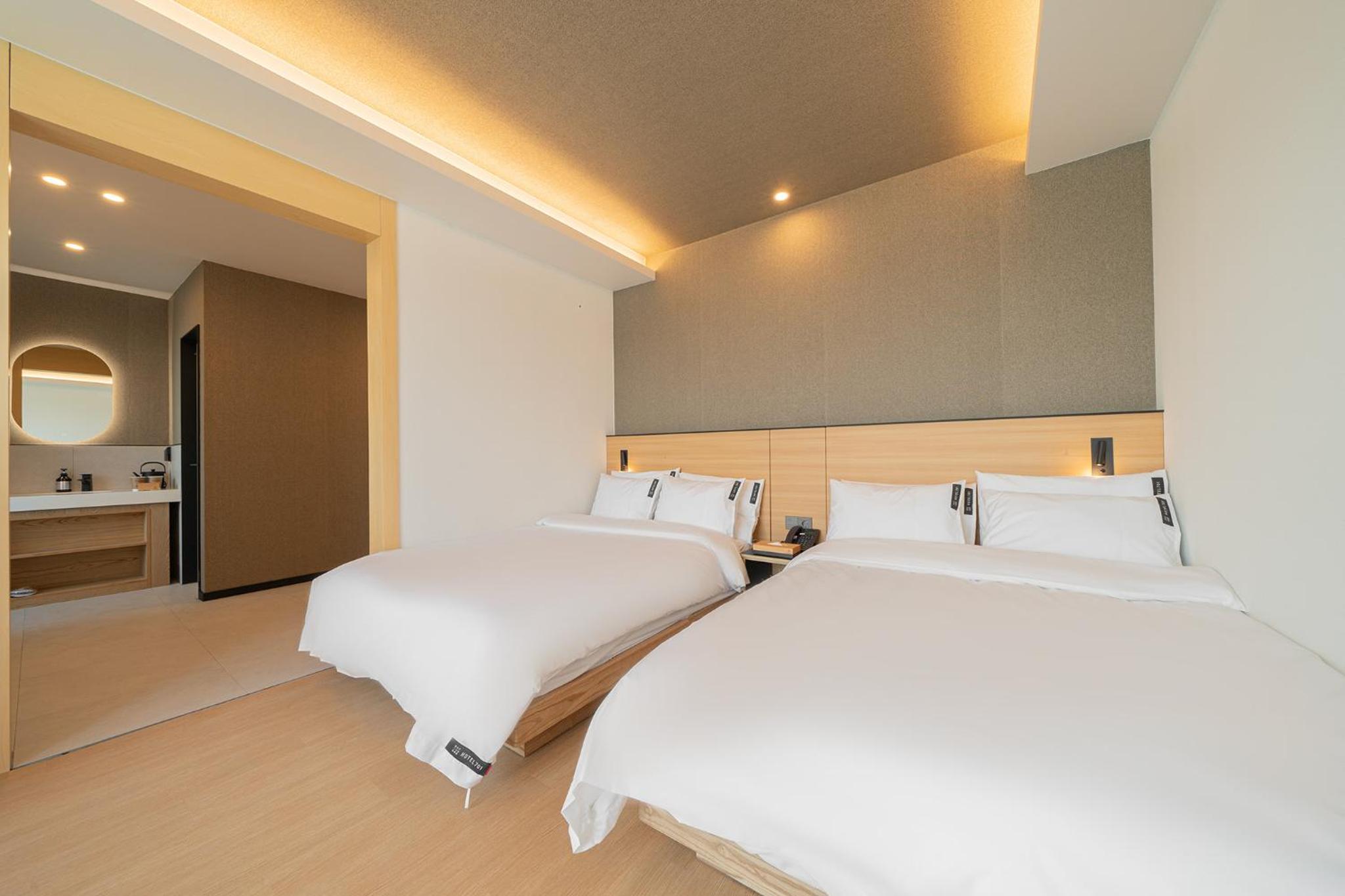 Family Suite with Sea View - Photo 3