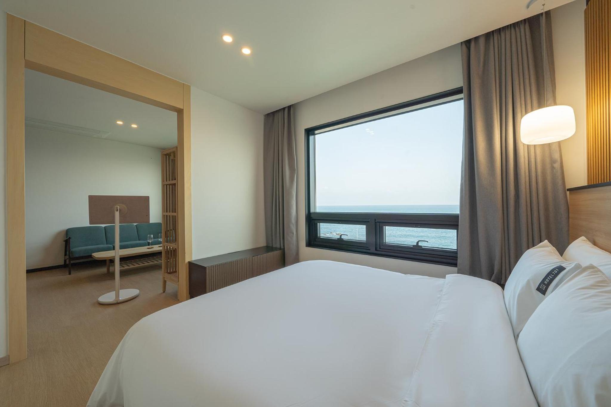 Premier Suite with Sea View  - Photo 4