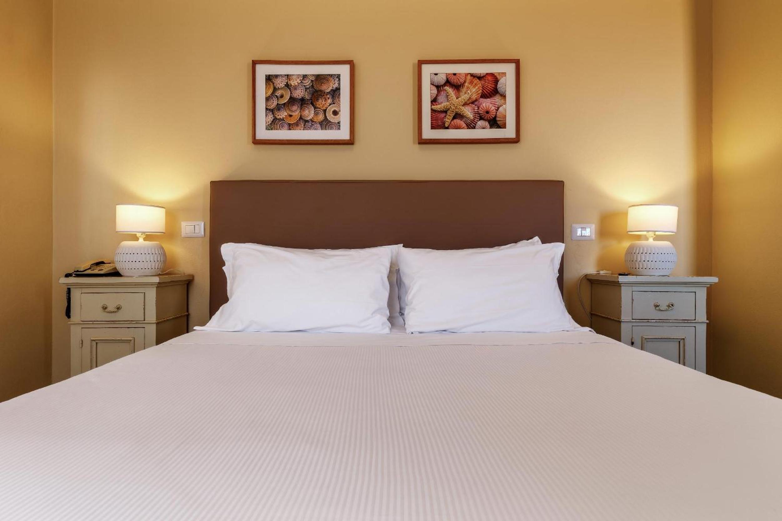 Double or Twin Room with Garden View photo 2