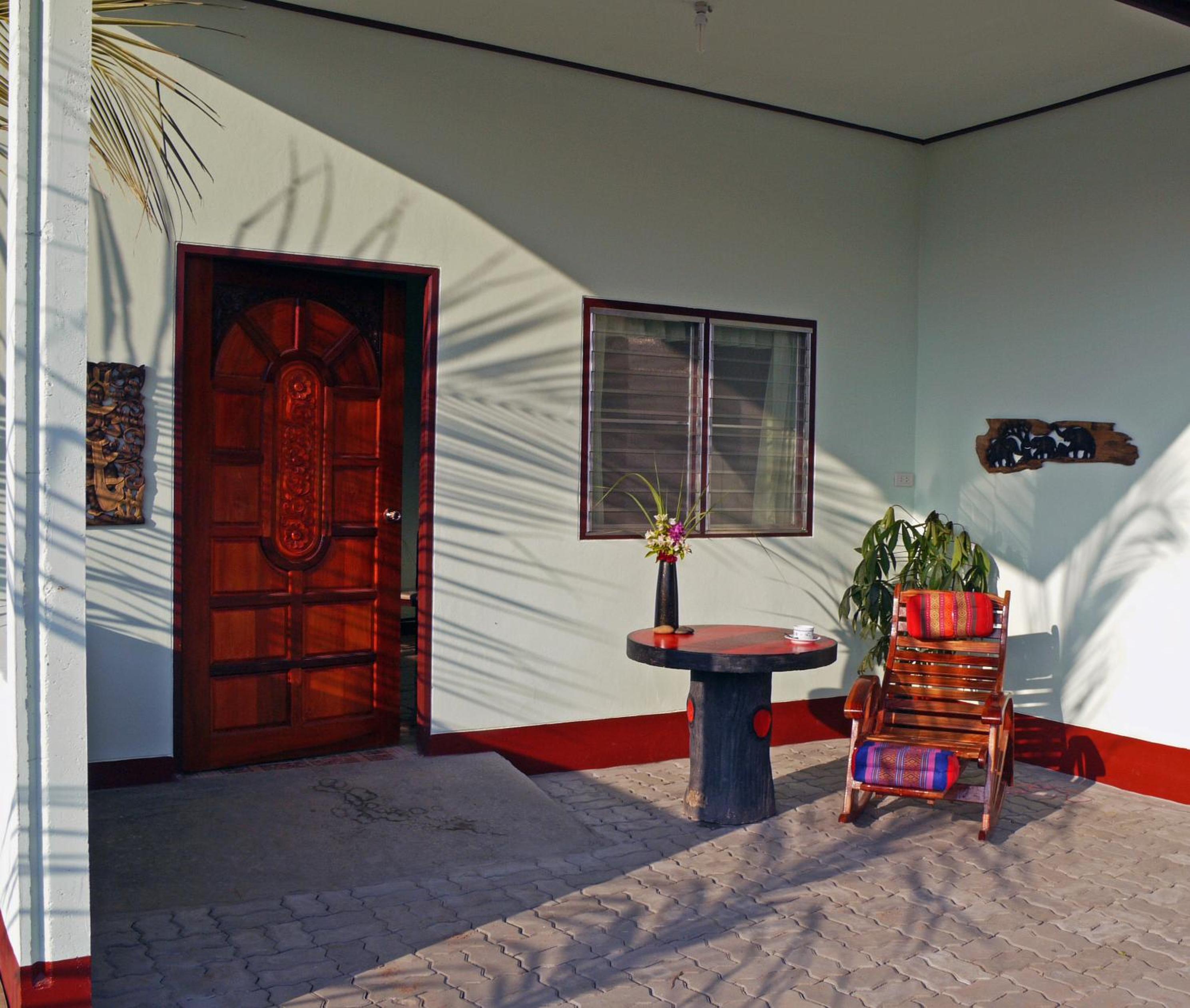 One-Bedroom Bungalow - Photo 7
