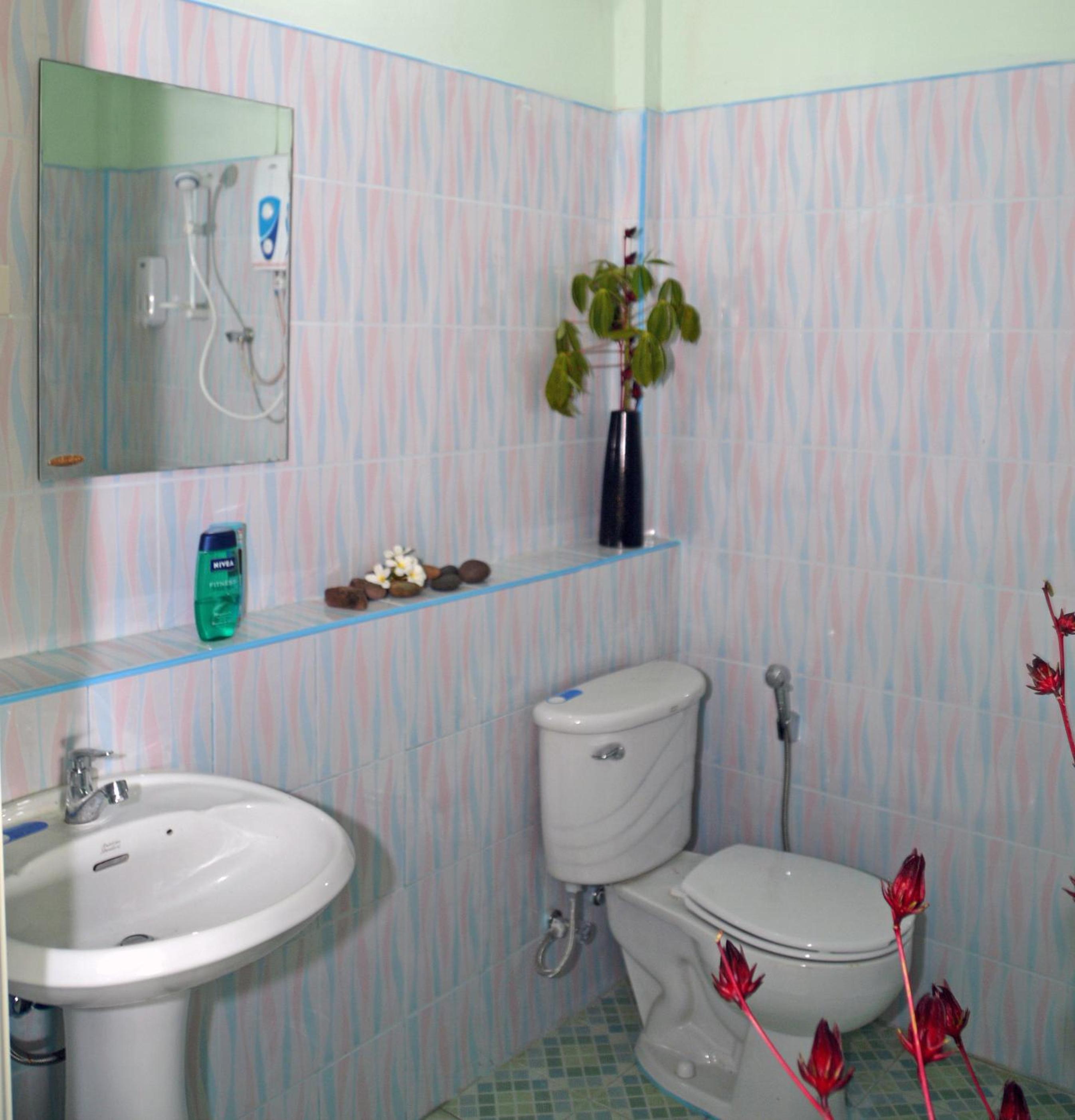 One-Bedroom Bungalow - Photo 4