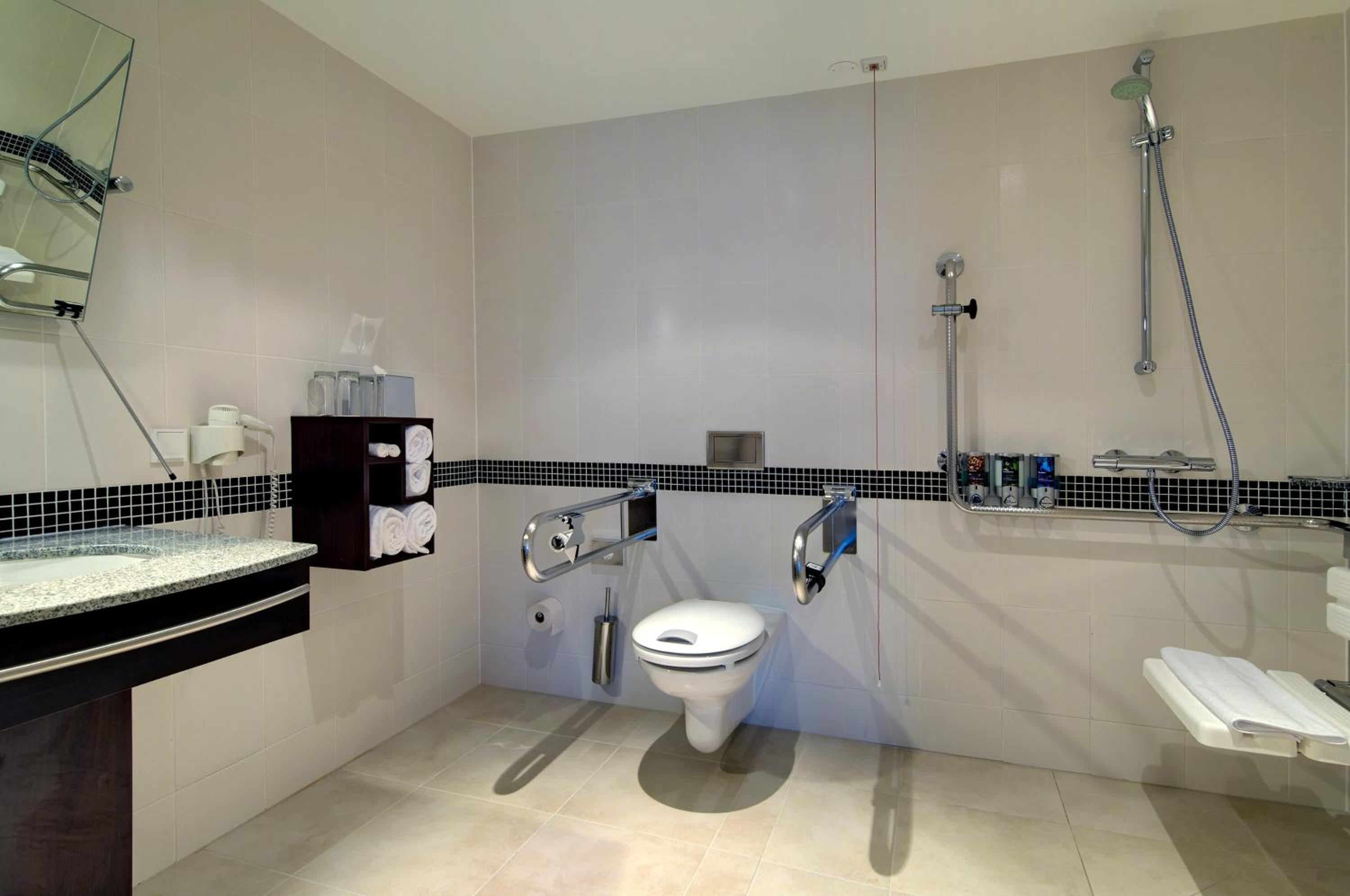 Queen Room - Accessible - Photo 3