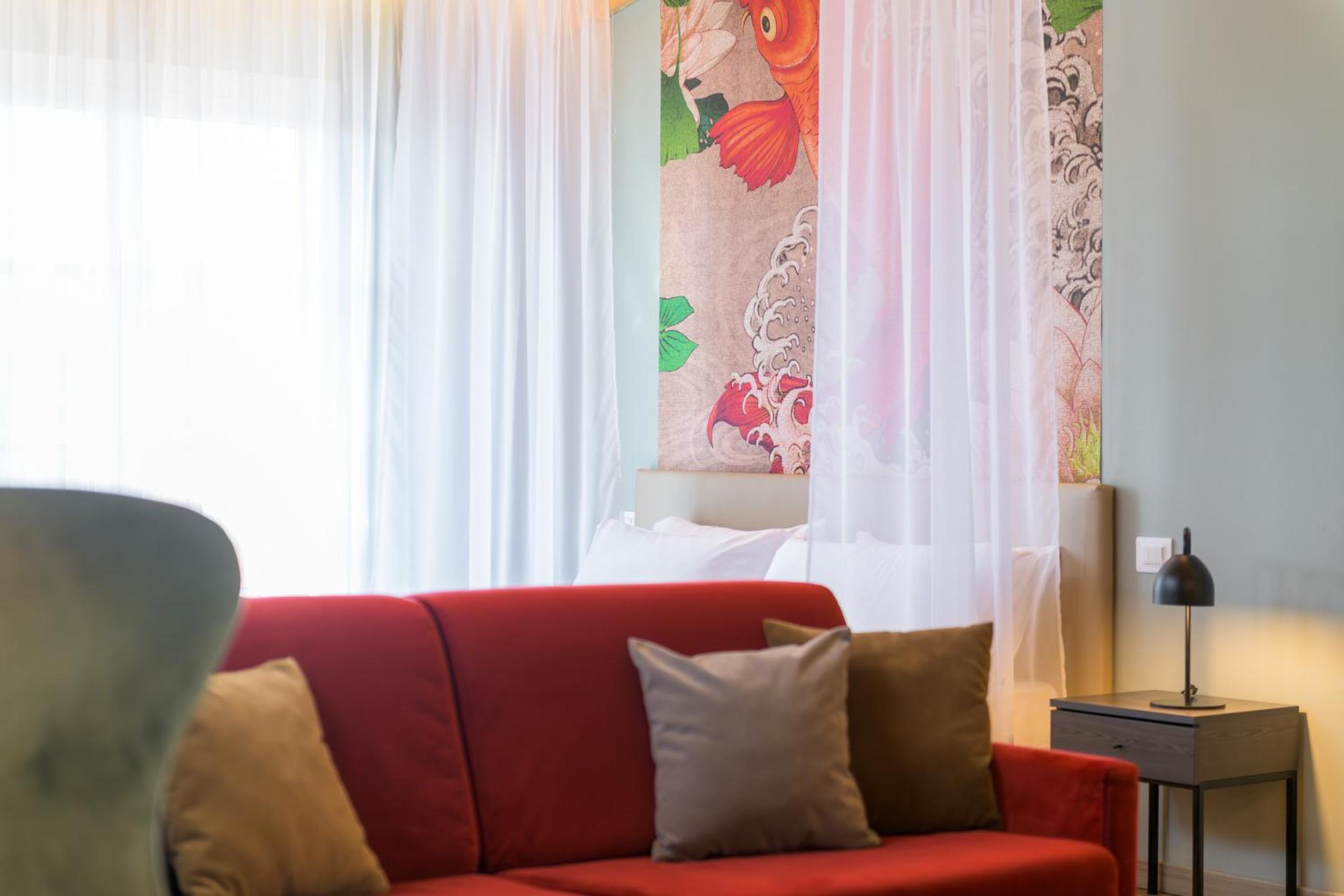 Junior Suite with Balcony - Photo 9