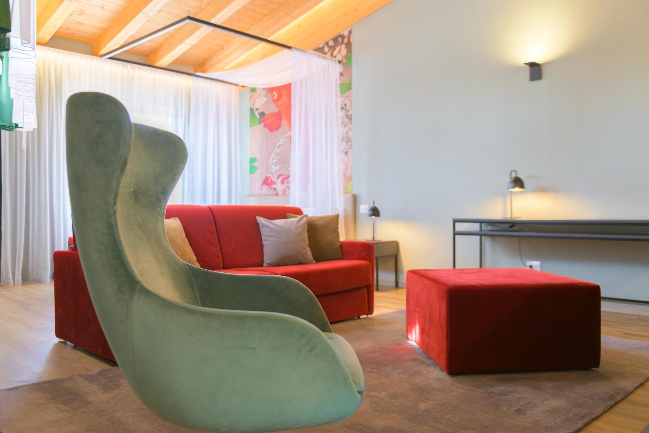 Junior Suite with Balcony - Photo 10