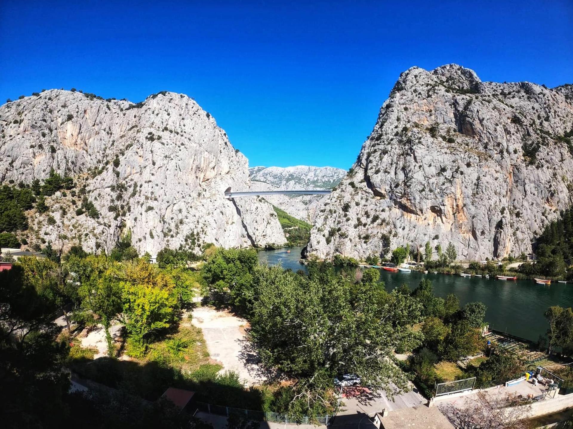 Double Room with Balcony and River View photo 2