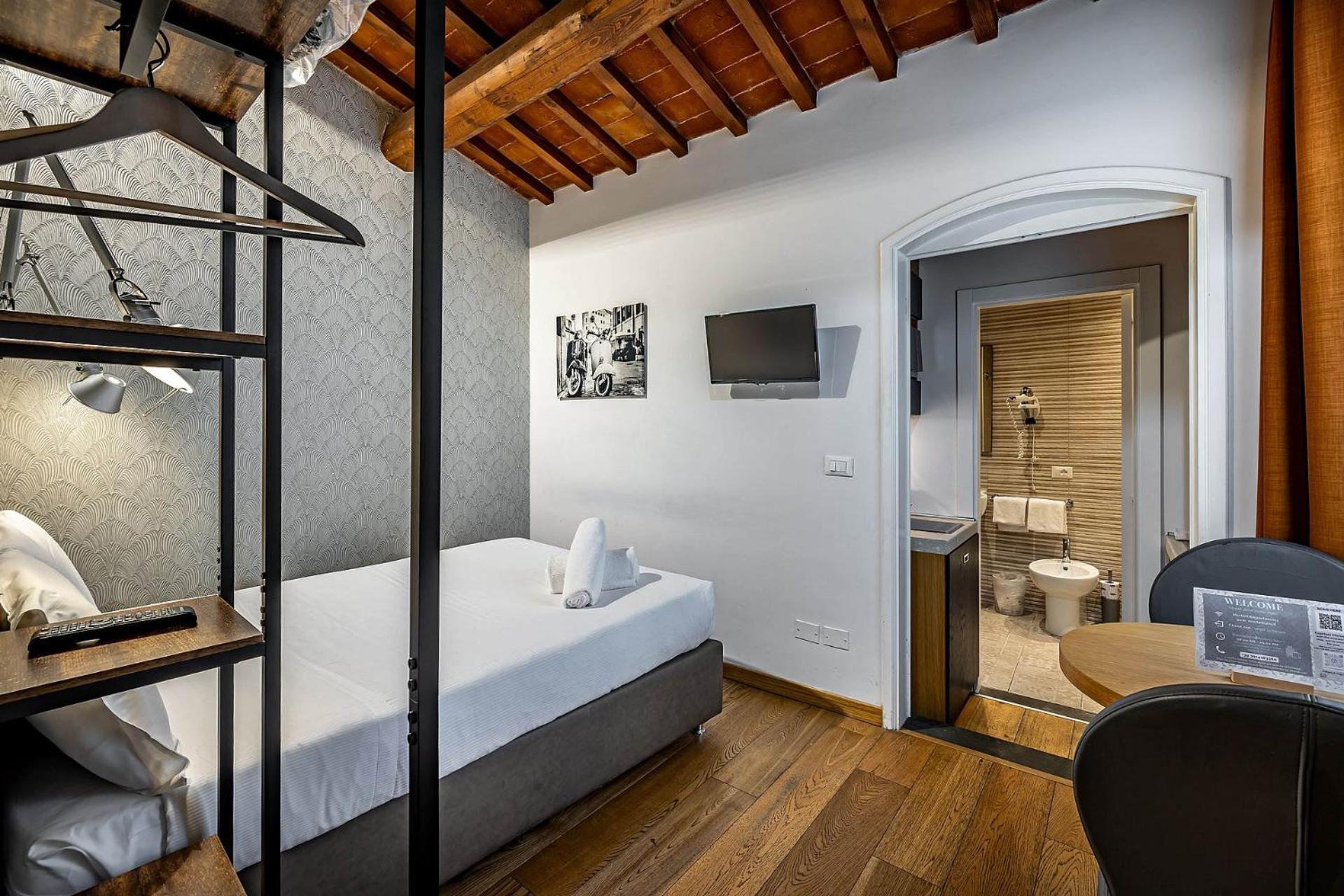 Budget Double Room photo 3