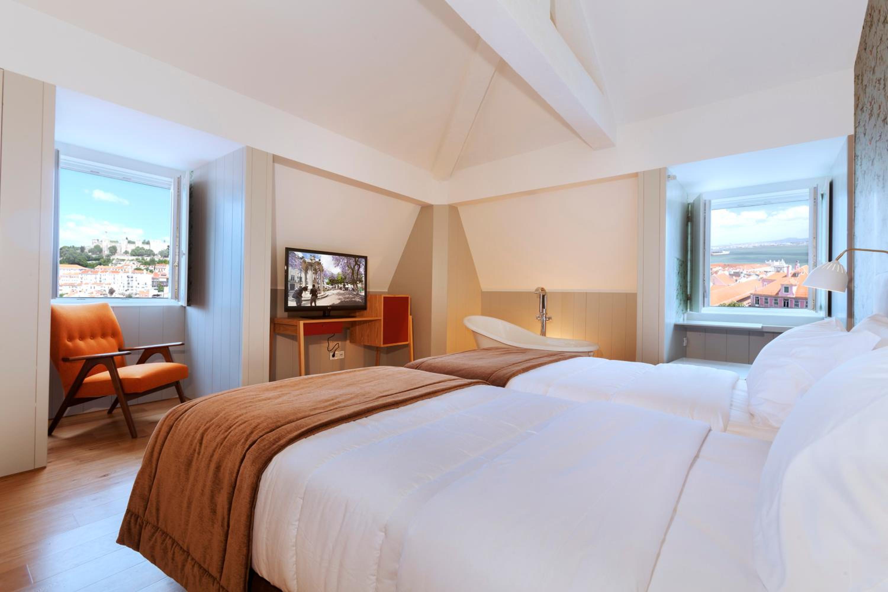 Premium Double or Twin Room with River and Castle View photo 3