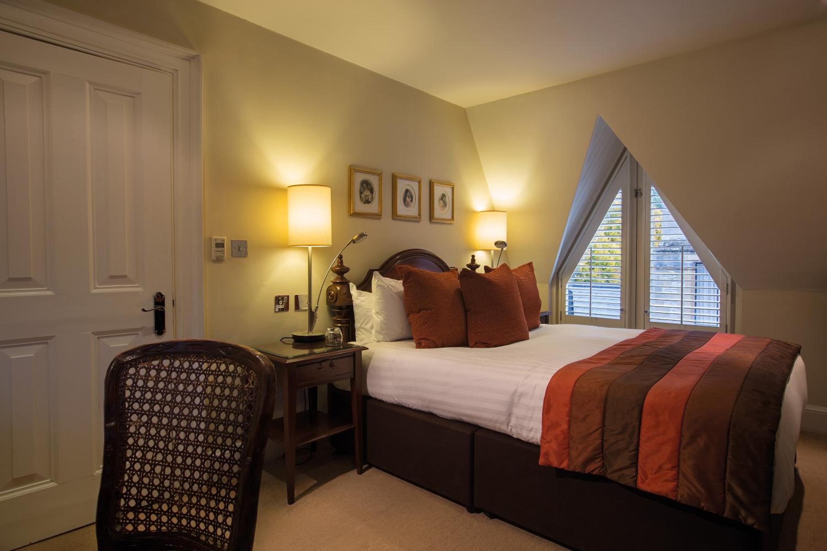 Superior Family Room - Photo 1