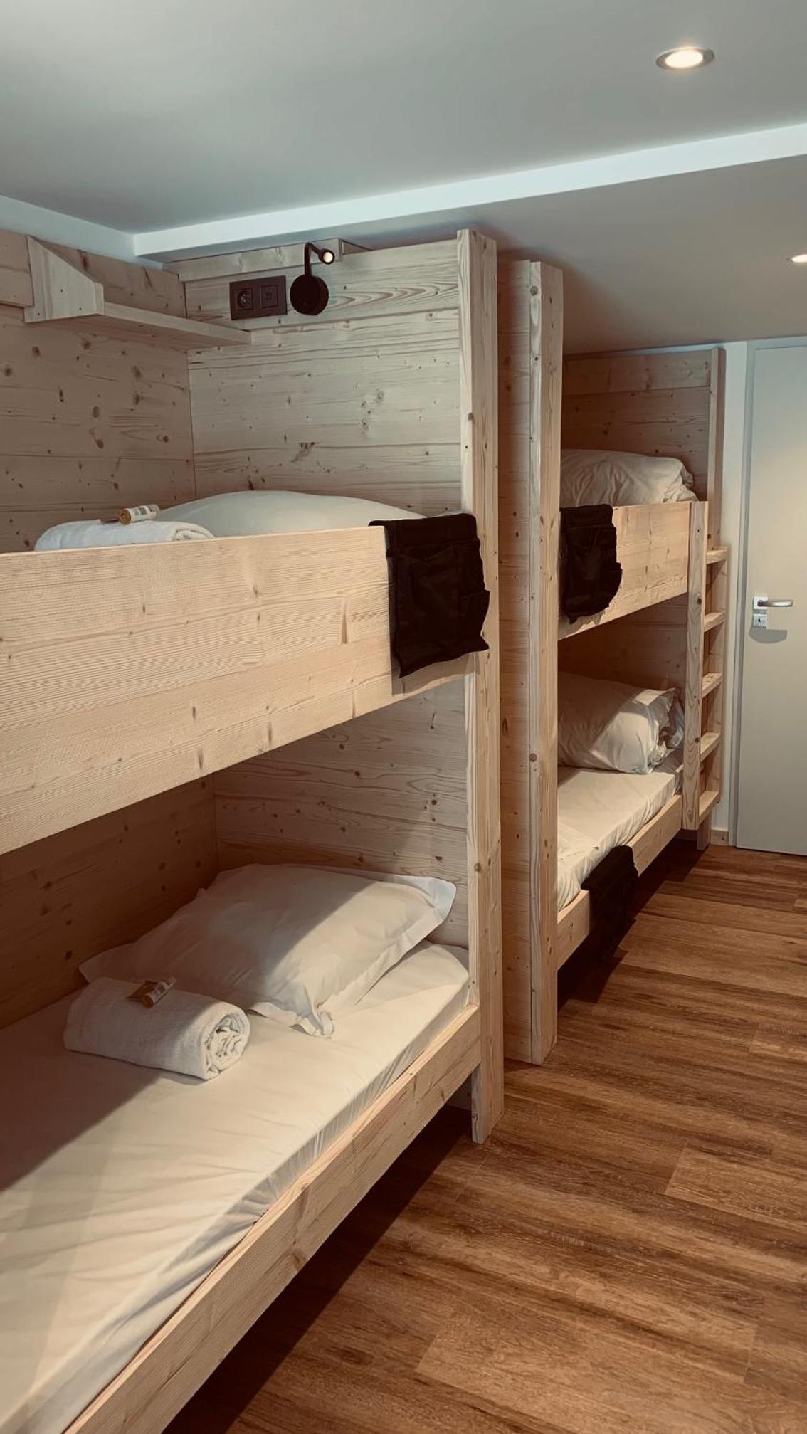 Single Bed in Mixed Dormitory Room