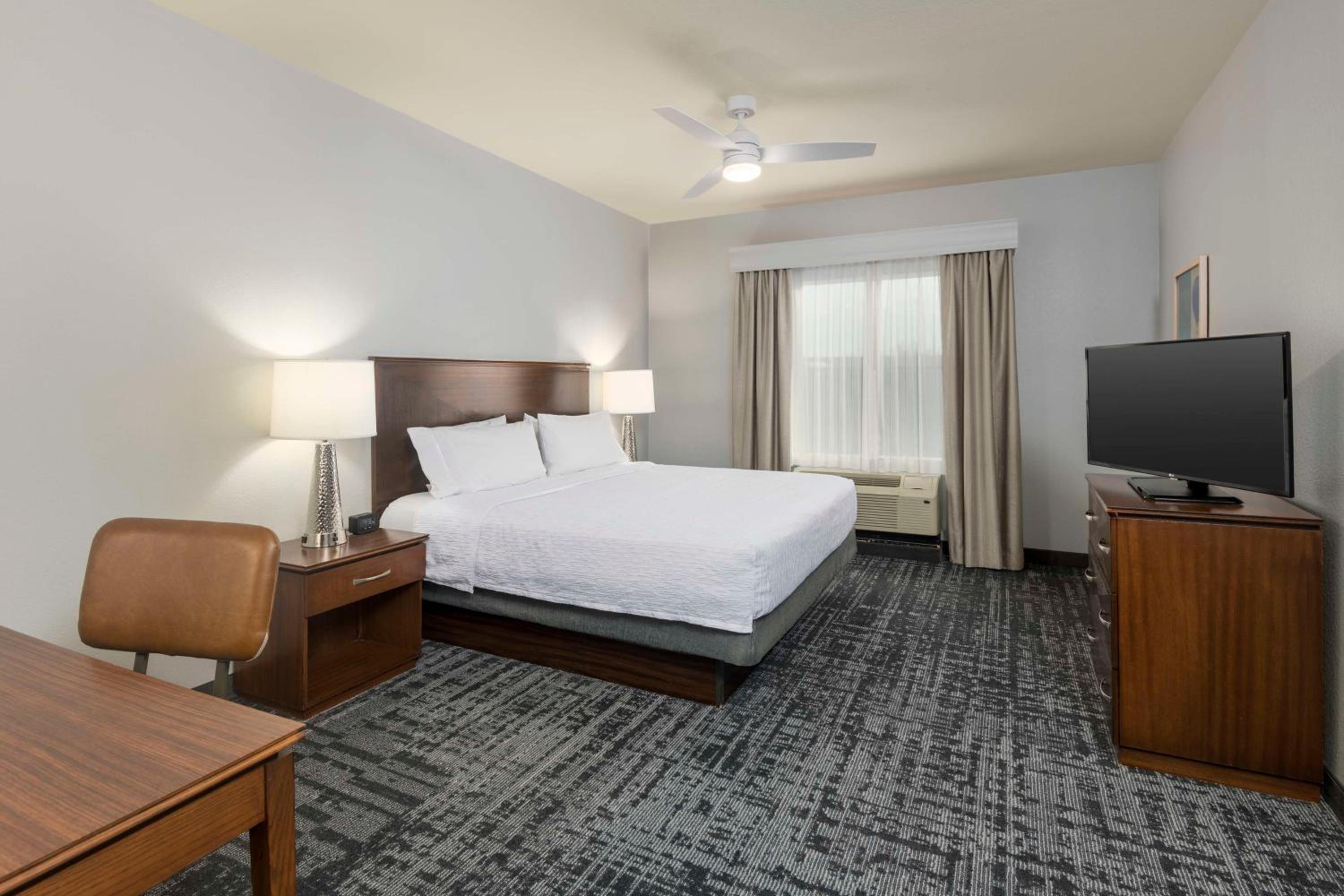 Two Bedroom Suite with One King and Two Queen Beds - Non-Smoking - Photo 4