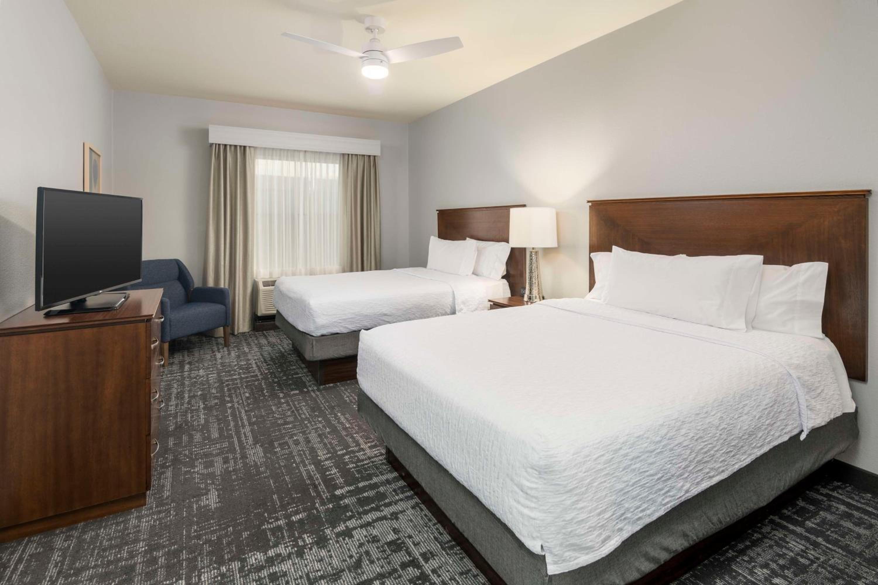 Two Bedroom Suite with One King and Two Queen Beds - Non-Smoking - Photo 8