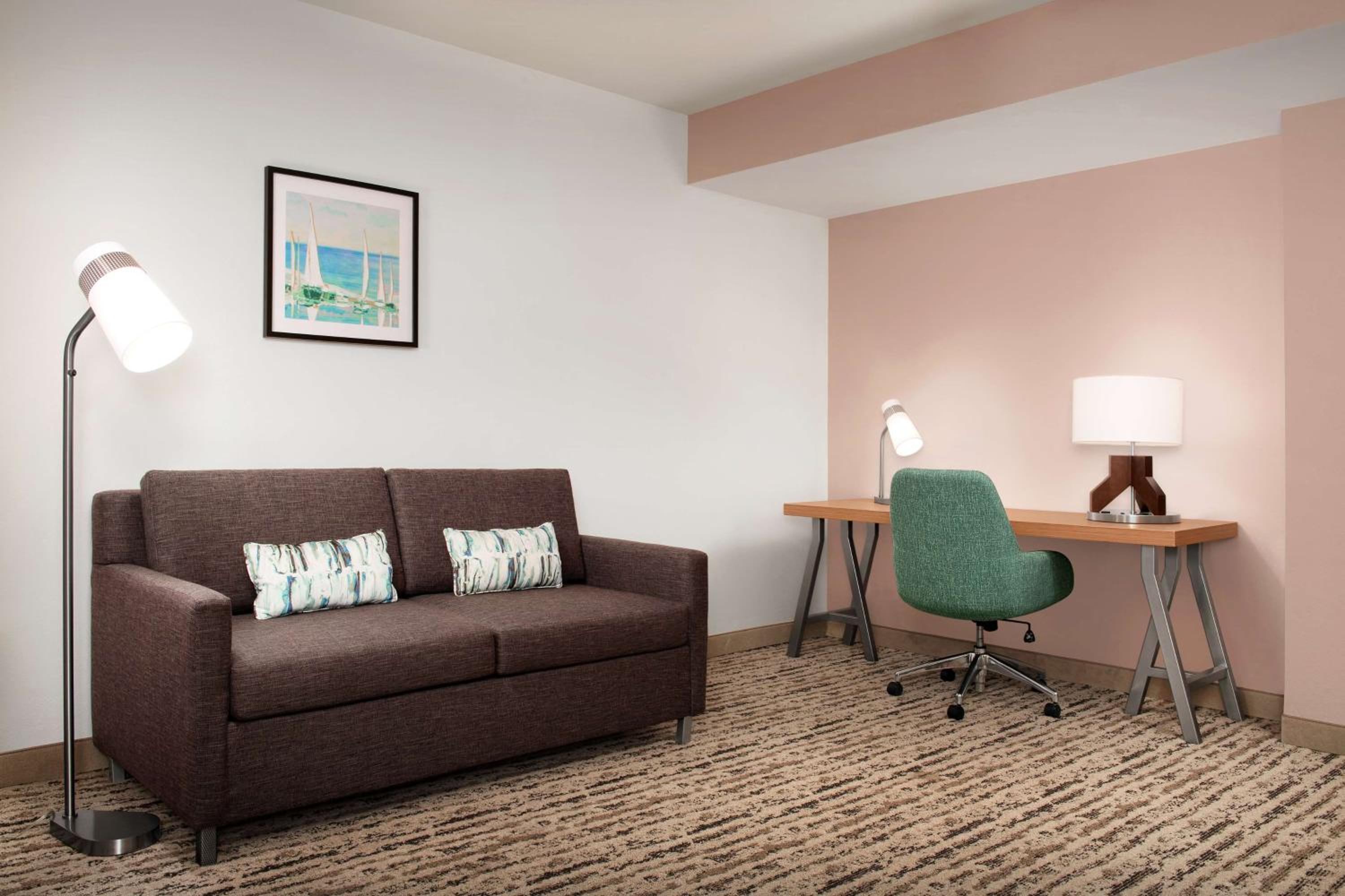 One-Bedroom King Suite with Sofa Bed - Photo 3