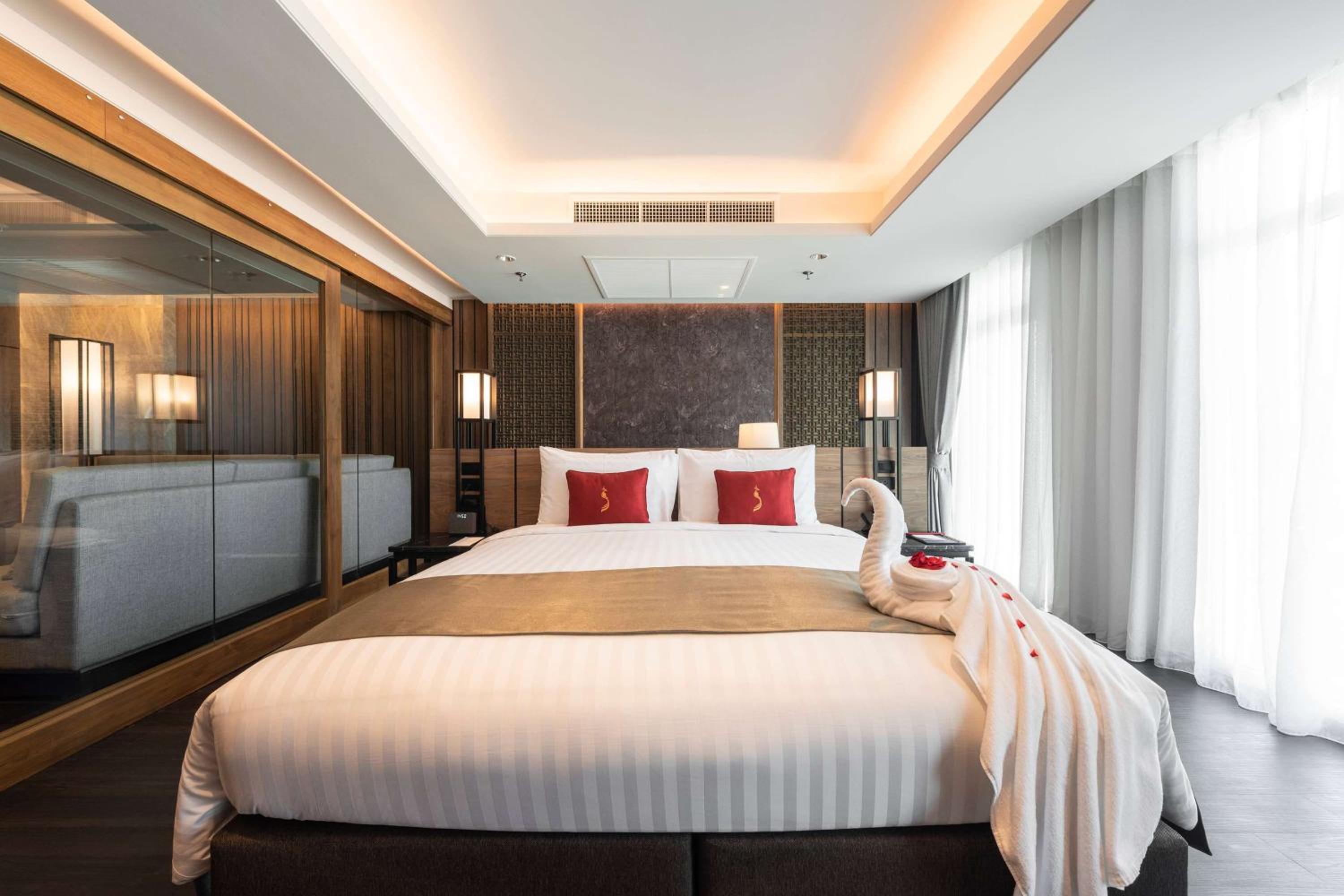One-Bedroom King Suite - Photo 17