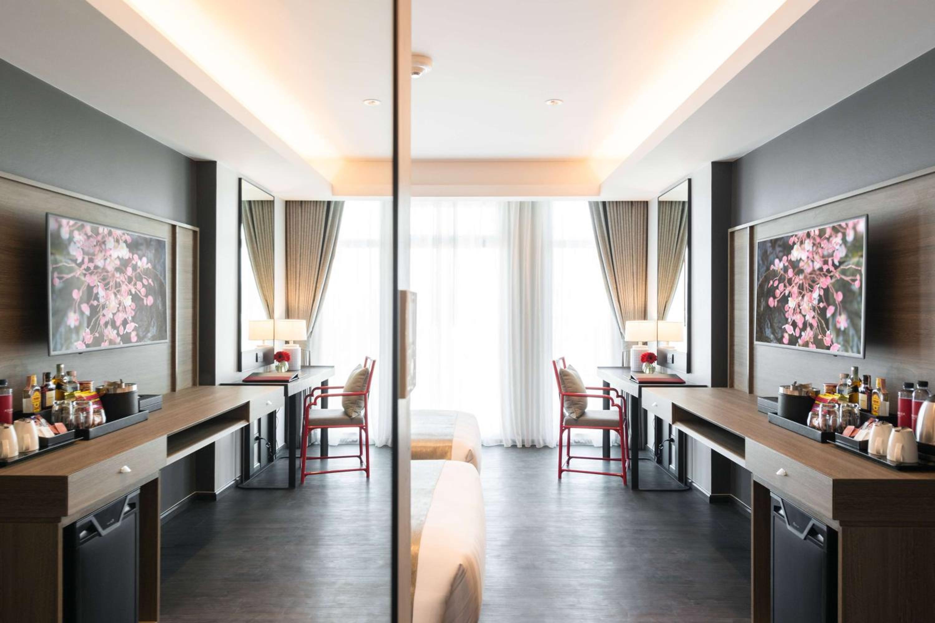 Deluxe King Room - Photo 2