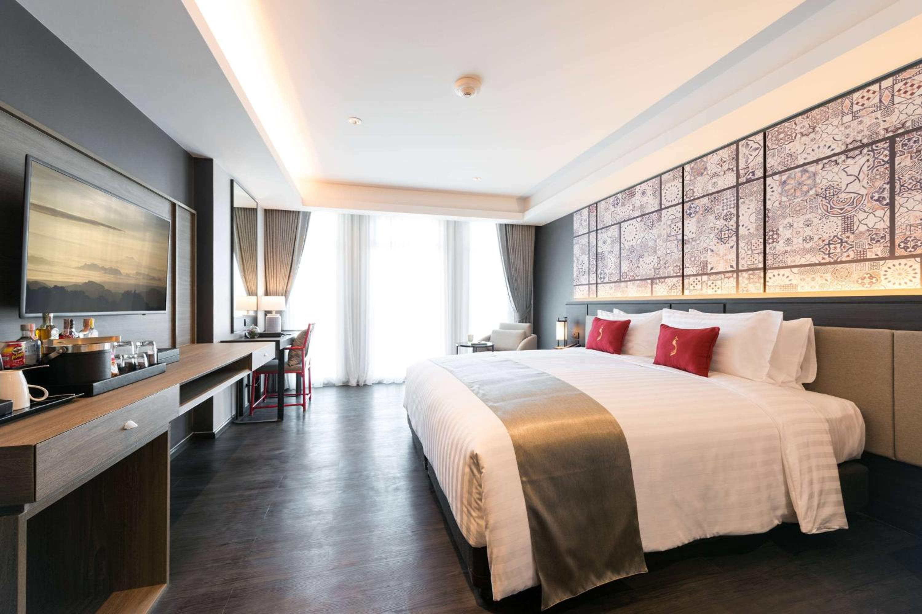 Deluxe King Room - Photo 4