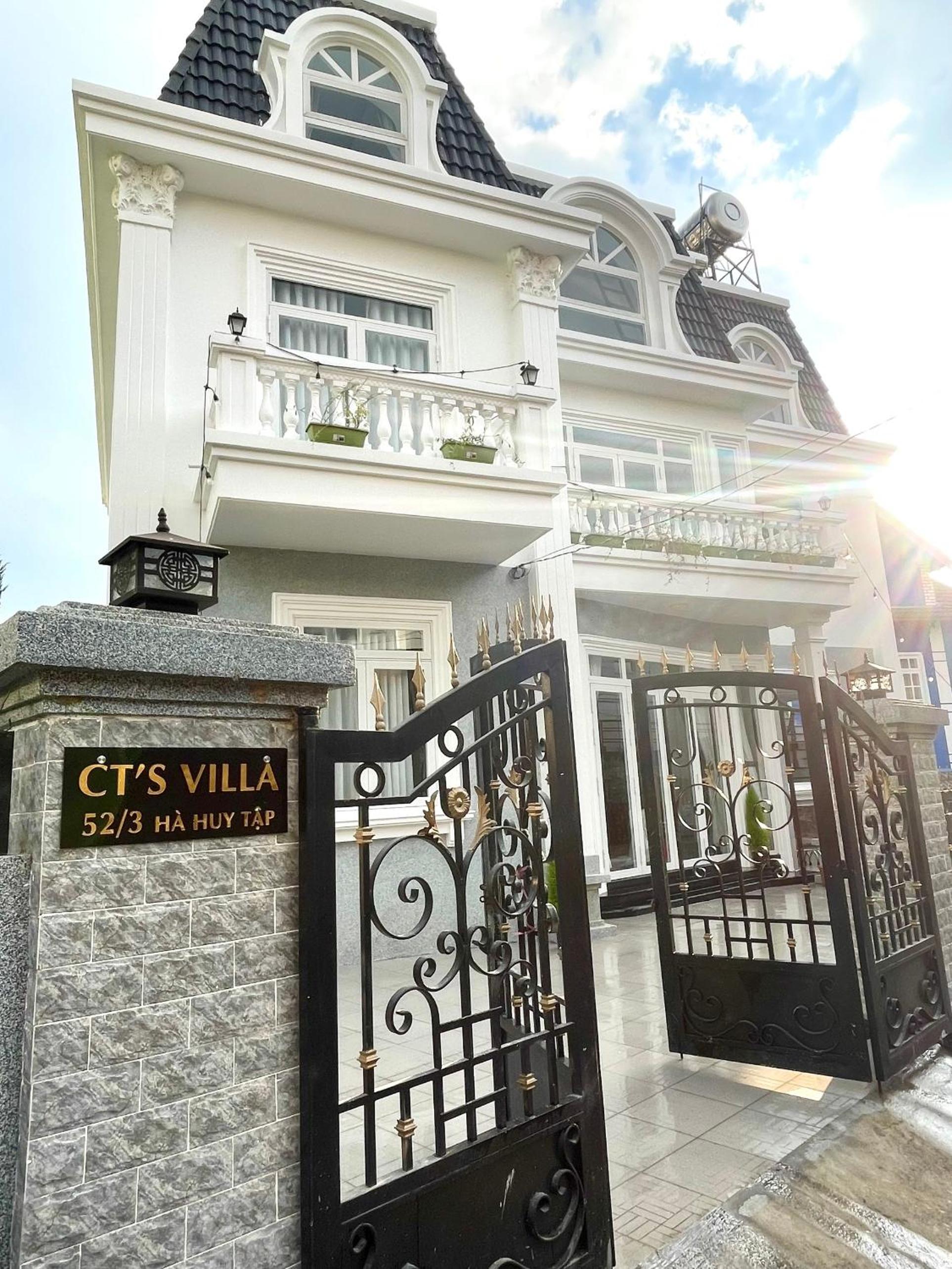 Villa photo 2