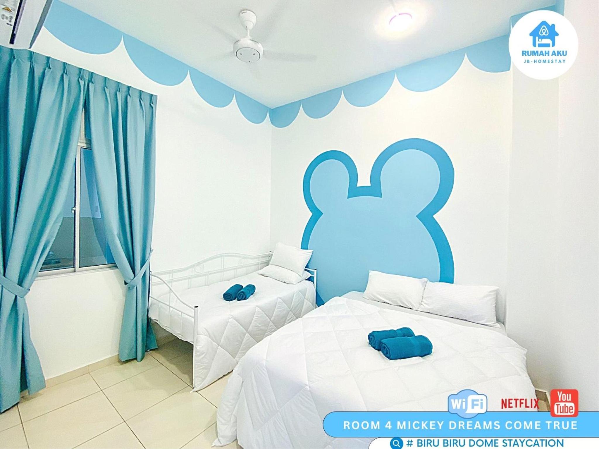 Five-Bedroom House photo 3