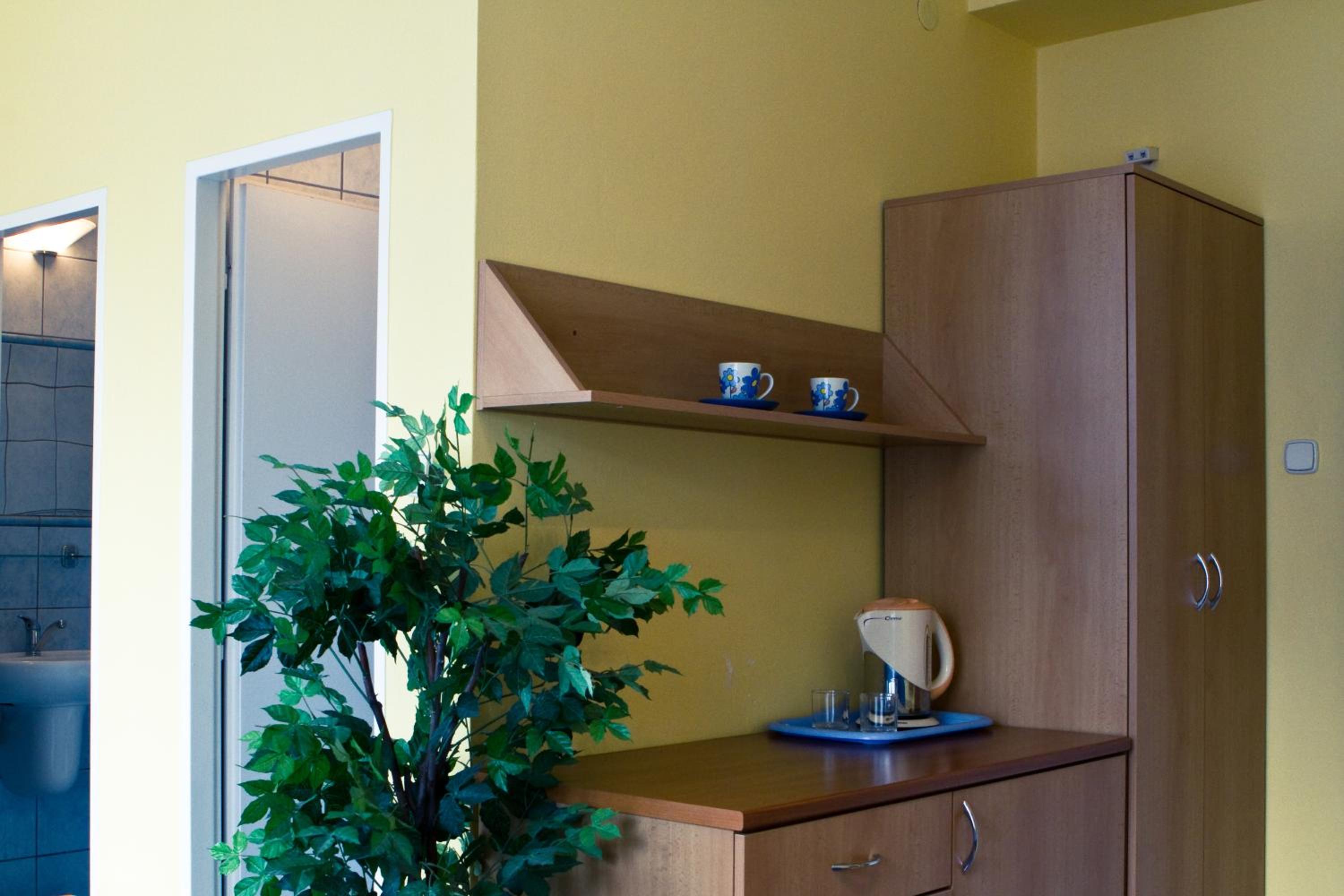 Twin Room with Private Bathroom photo 3