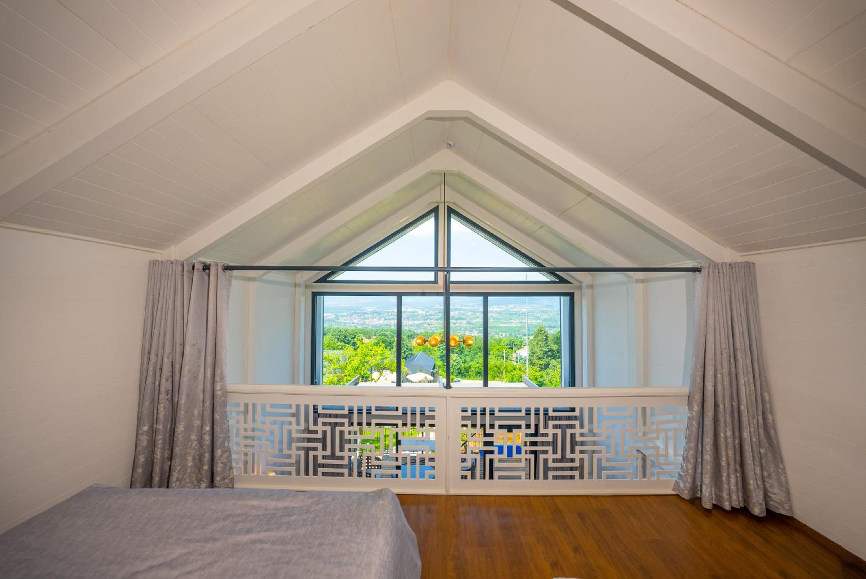 Suite with Mountain View - Photo 8