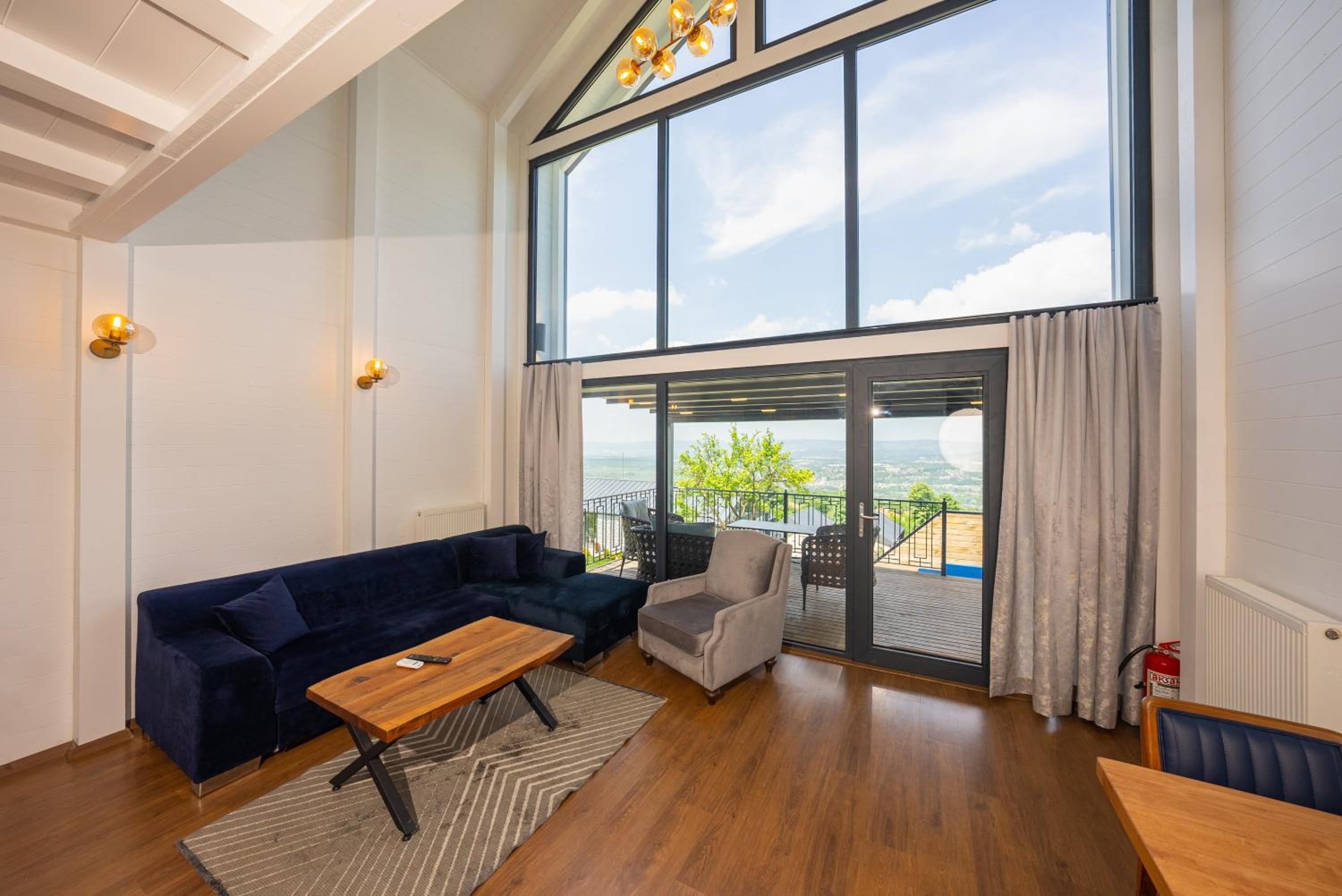 Suite with Mountain View - Photo 4