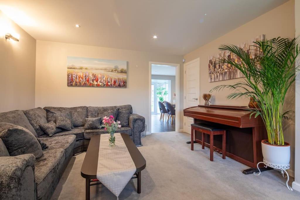 Four-Bedroom House photo 2