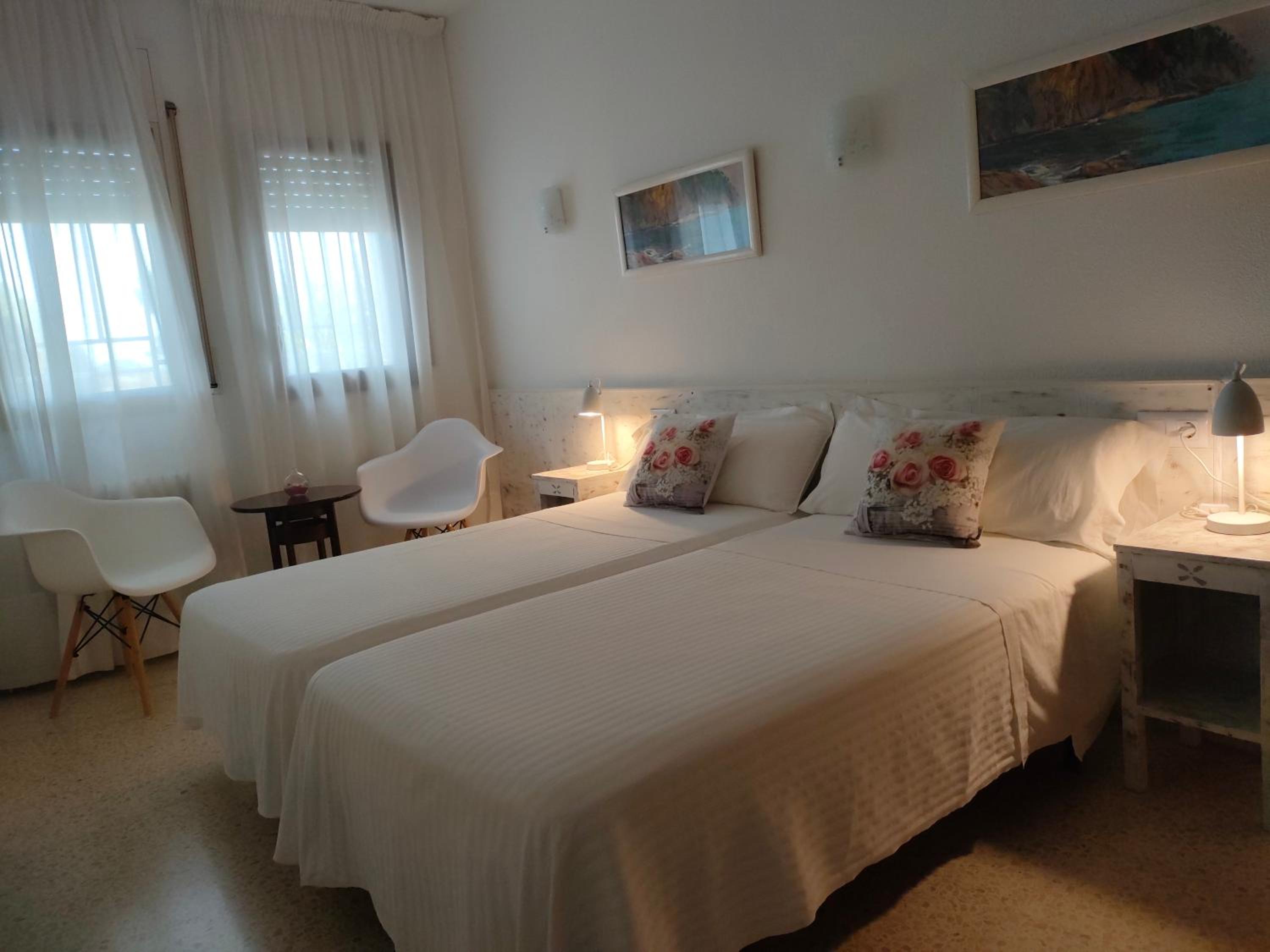 Double or Twin Room - Photo 8