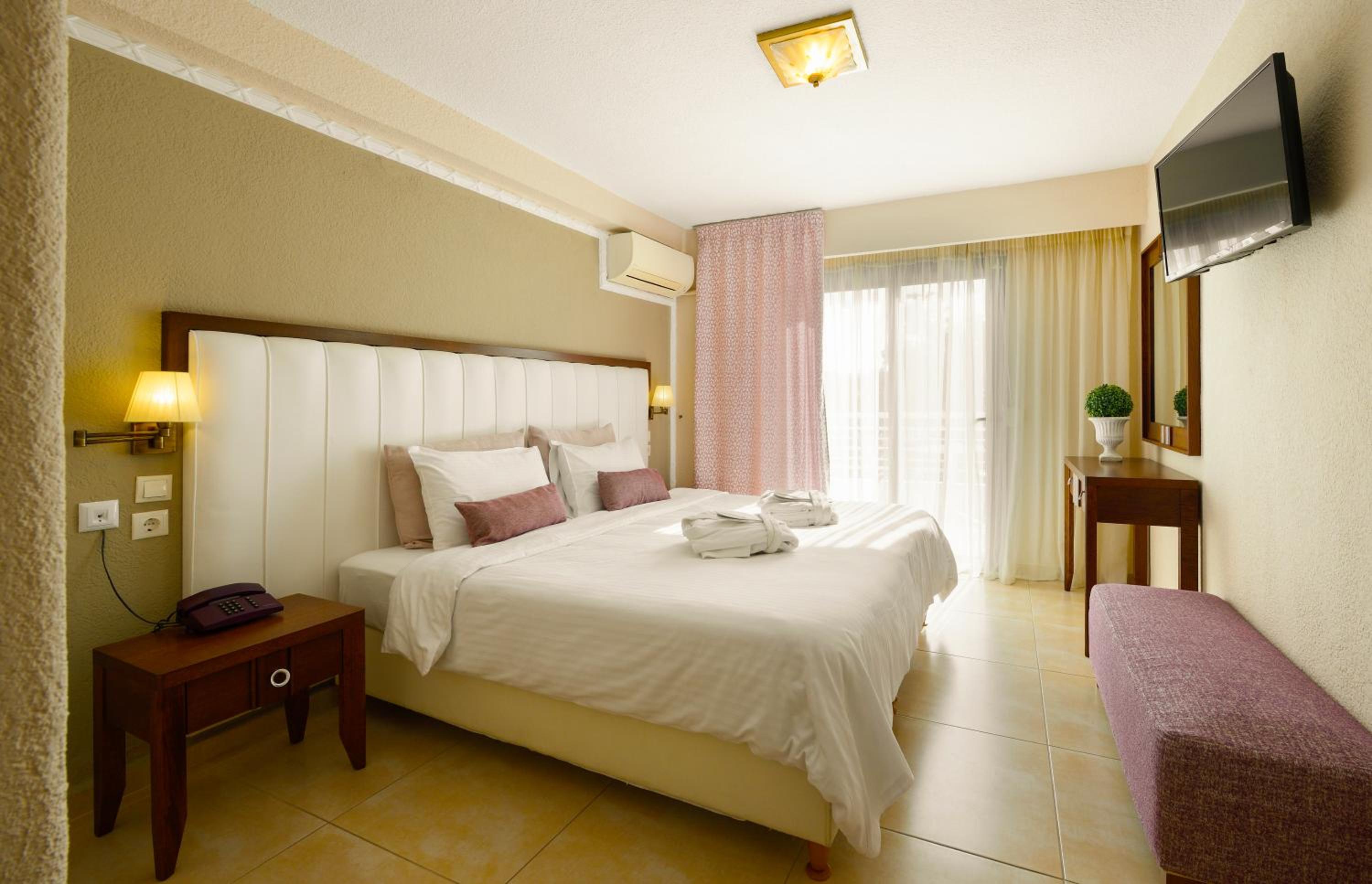 Executive Double Room with Sea View - Photo 8