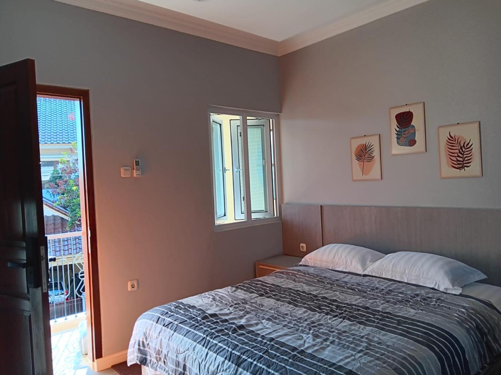 Double Room with Private Bathroom photo 1