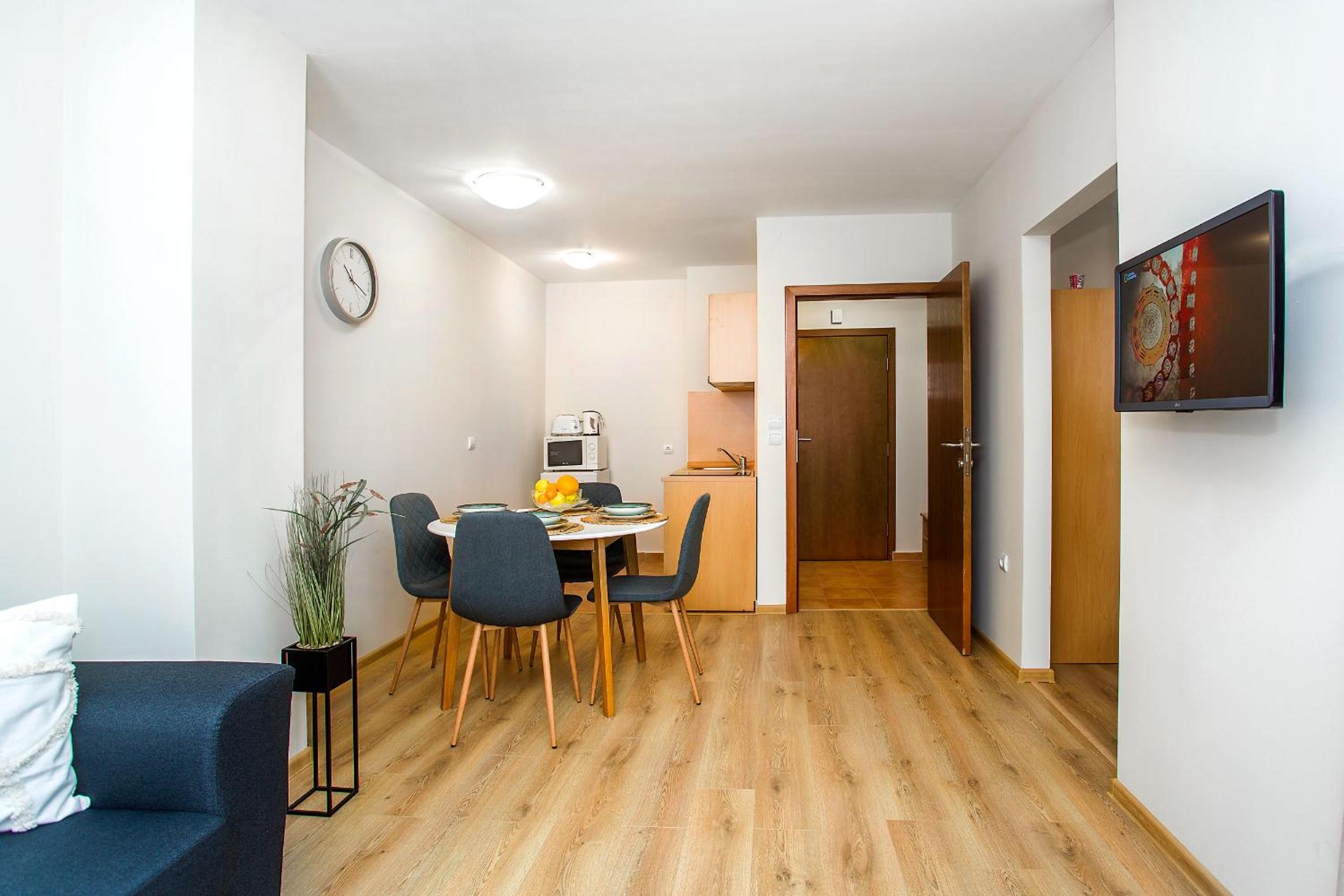 Studio Apartment - Photo 13