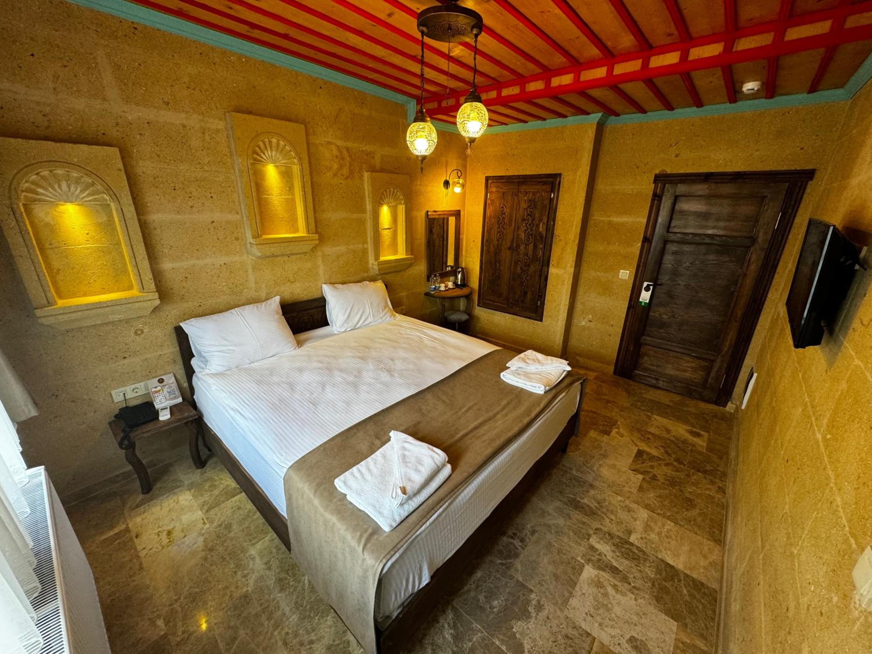 Standard Double Room - Photo 36