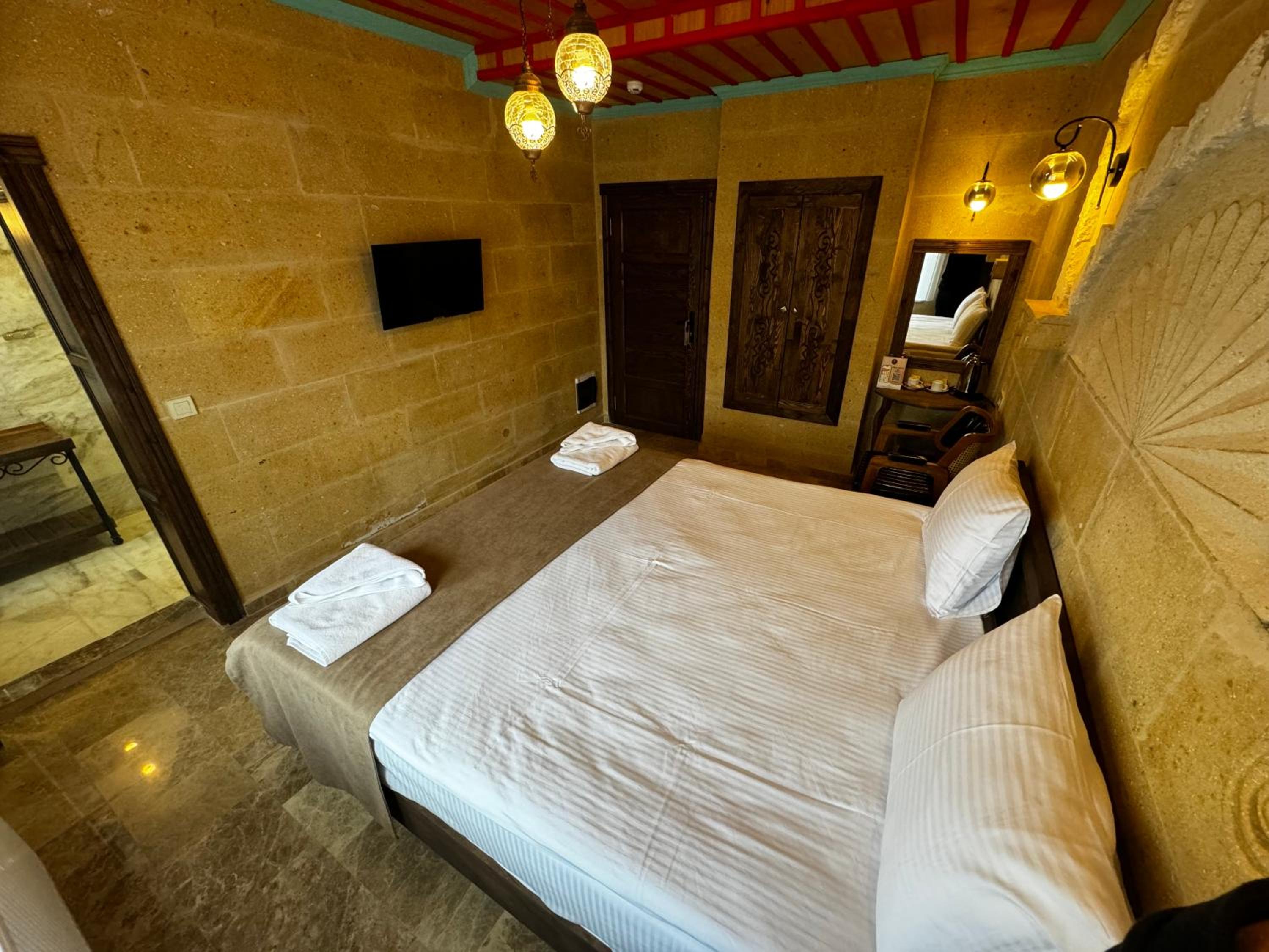 Standard Double Room - Photo 32