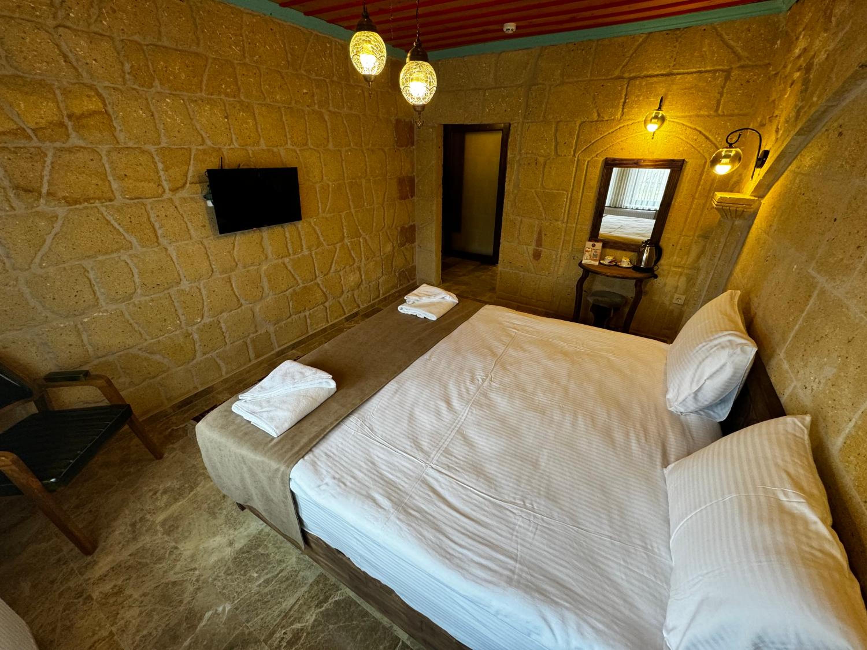 Standard Double Room - Photo 25
