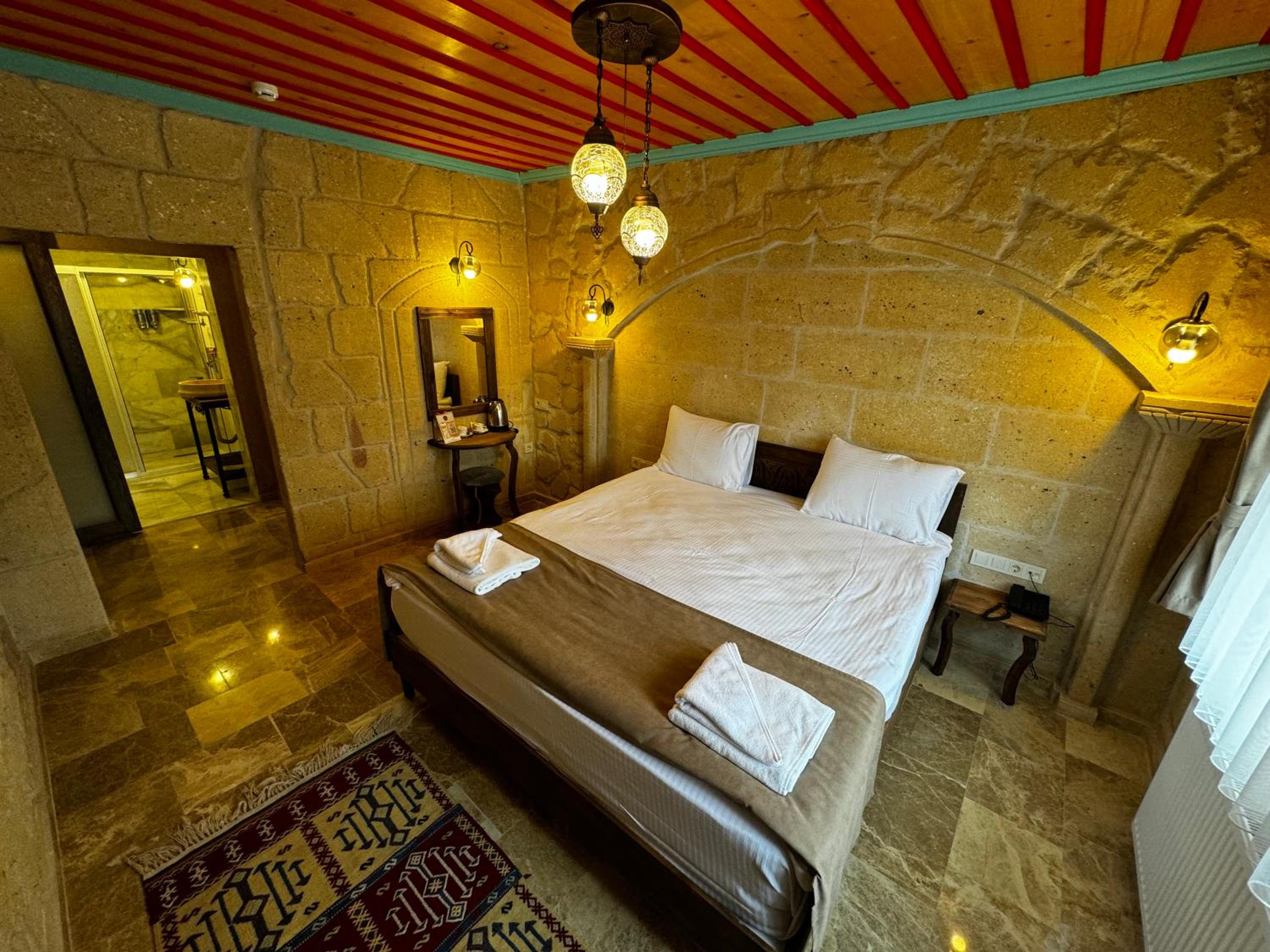Standard Double Room - Photo 24