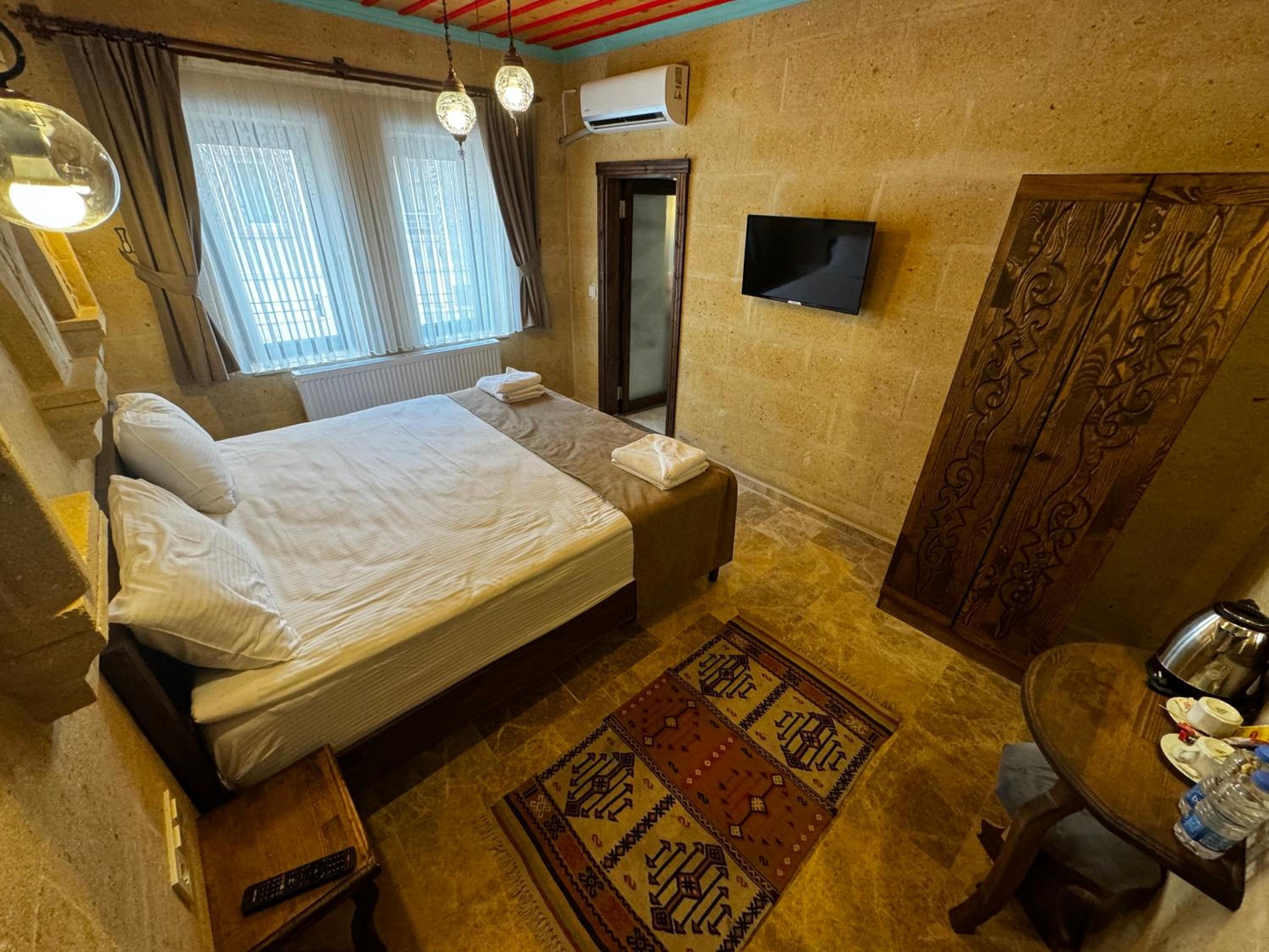 Standard Double Room - Photo 22