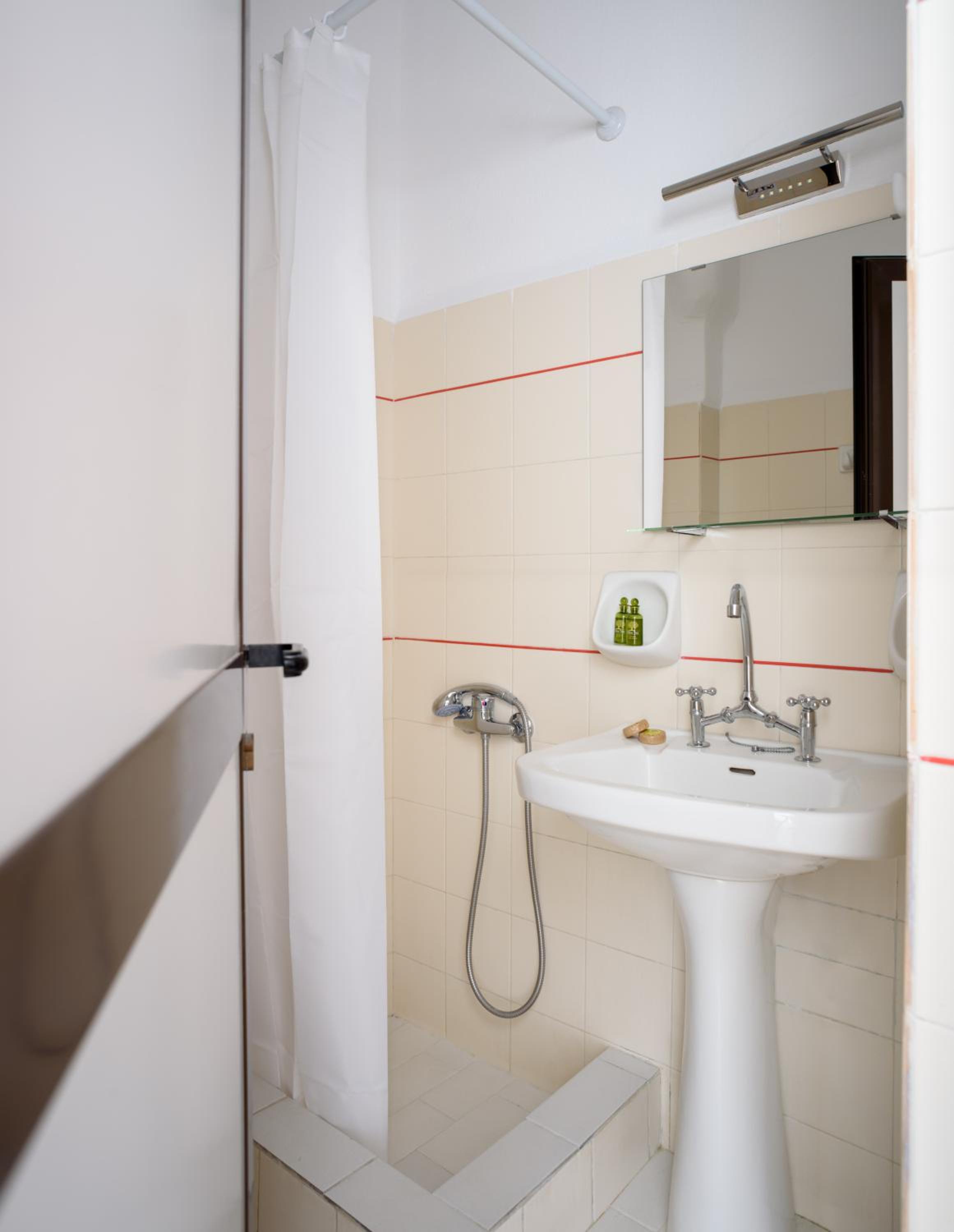 Triple Room - Photo 7