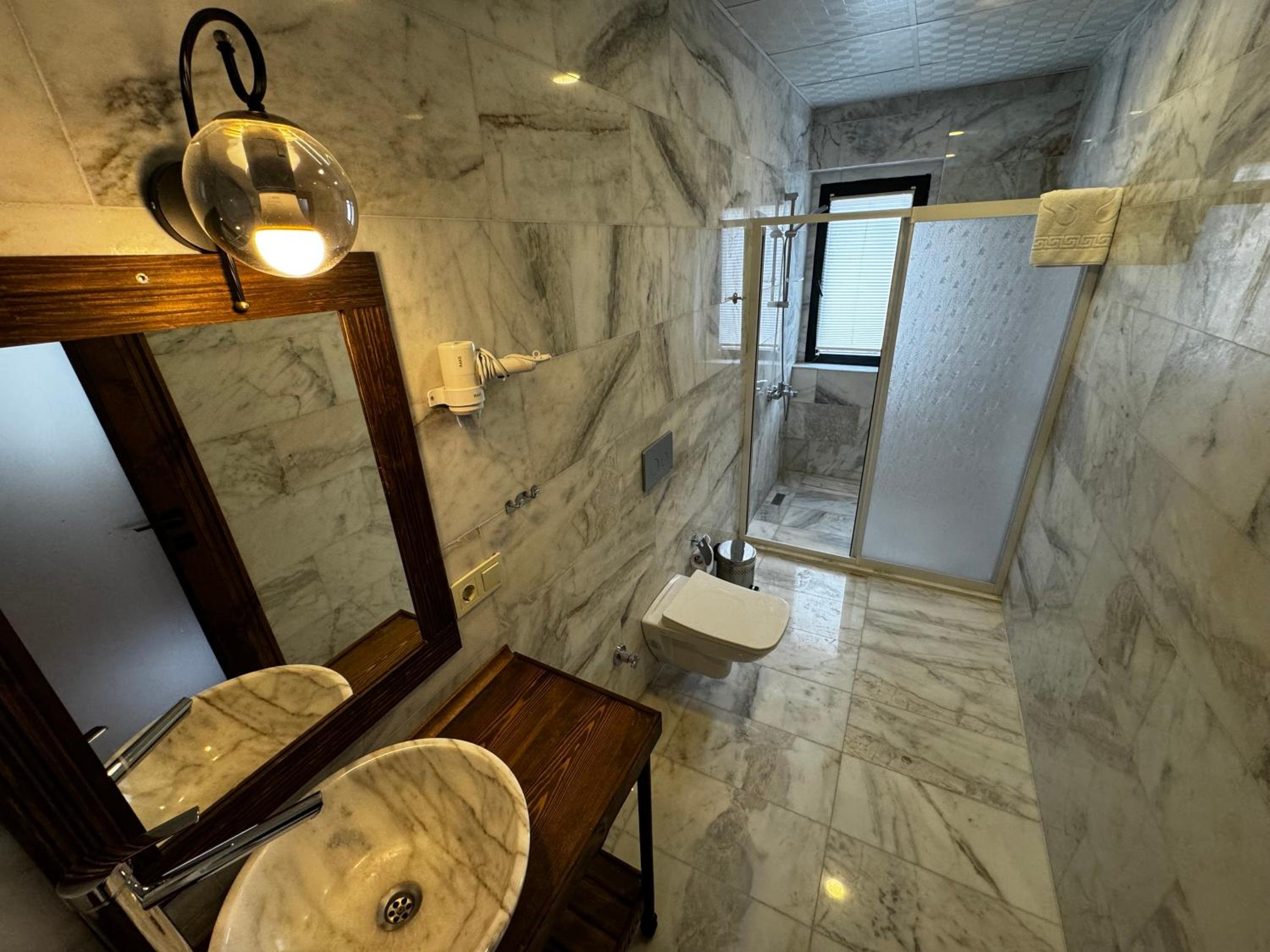 Standard Double Room - Photo 16