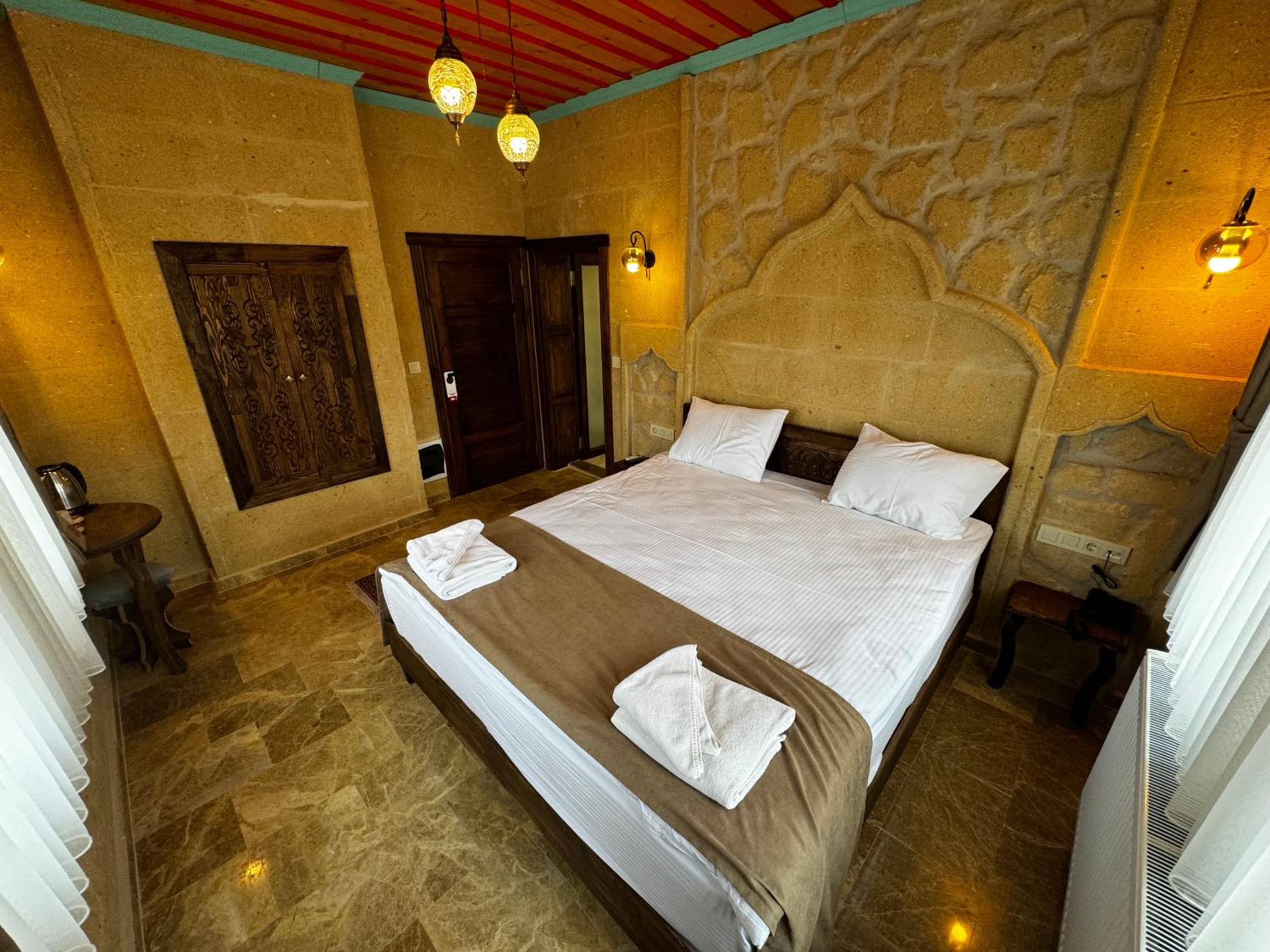 Standard Double Room - Photo 17