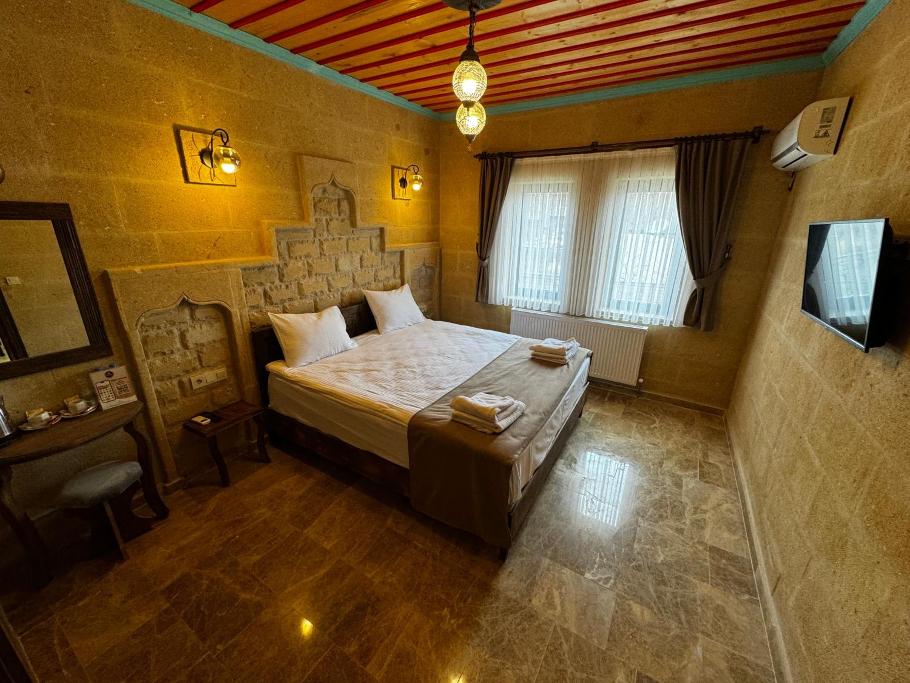 Standard Double Room - Photo 15