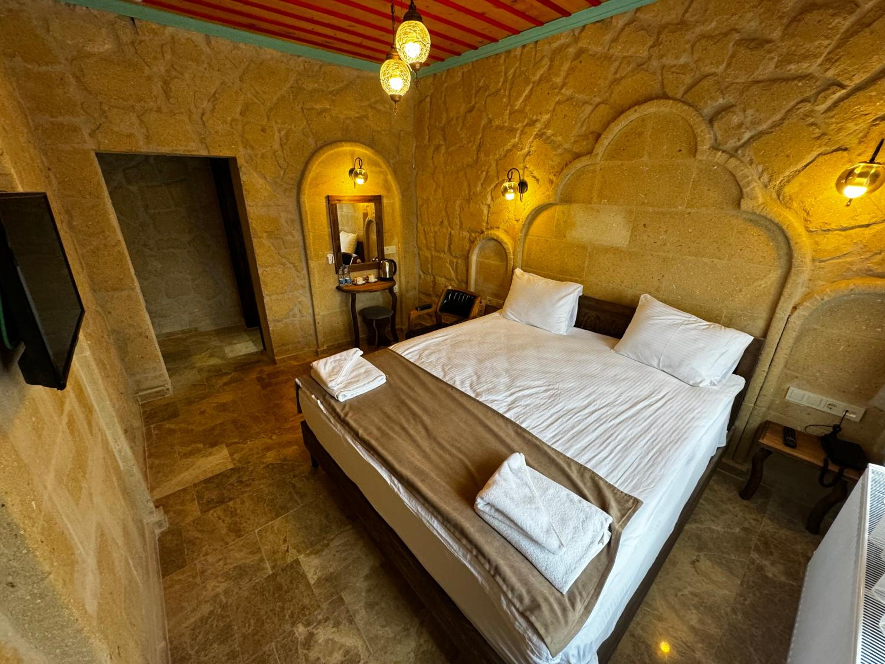 Standard Double Room - Photo 11