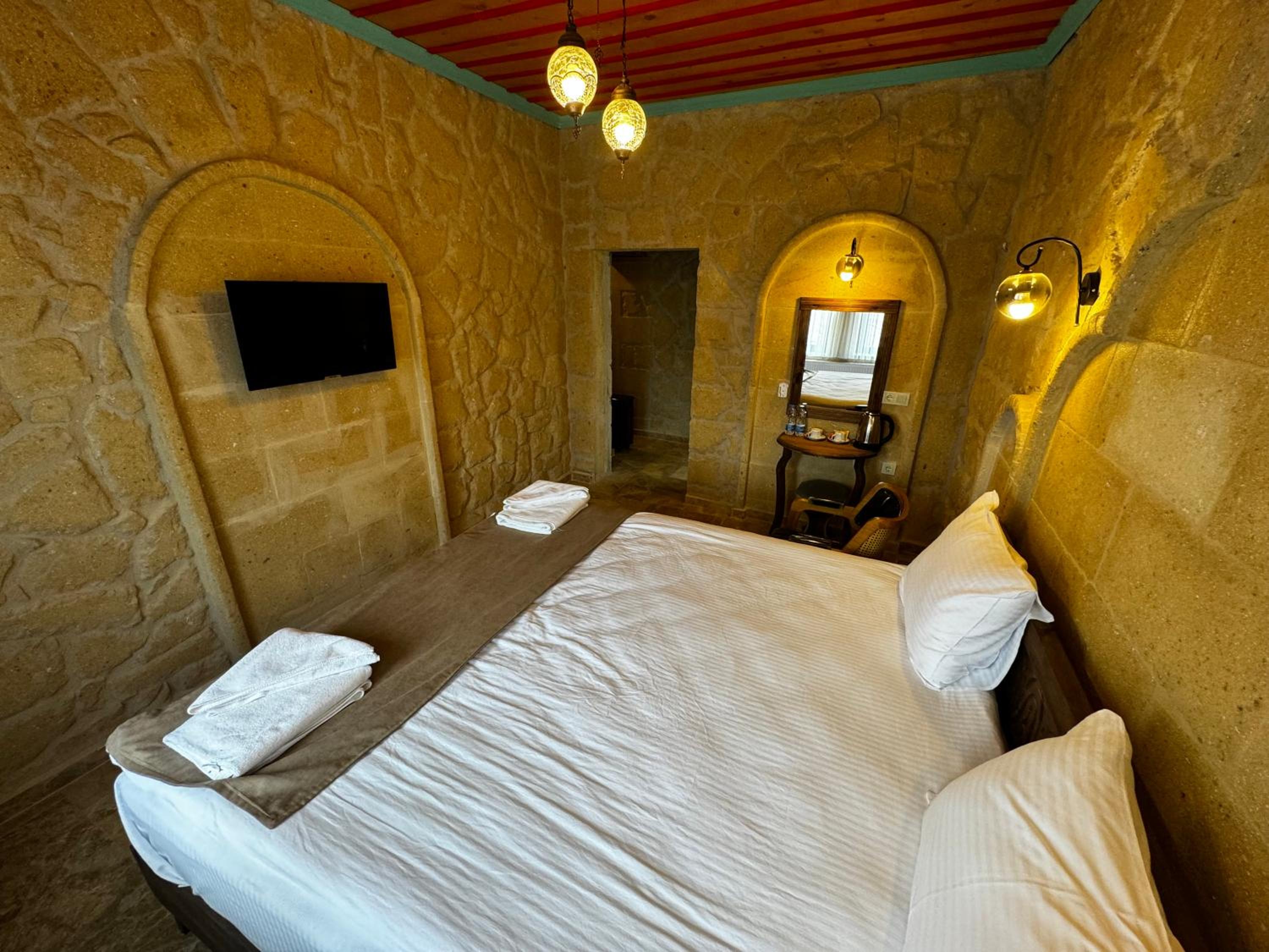 Standard Double Room - Photo 9